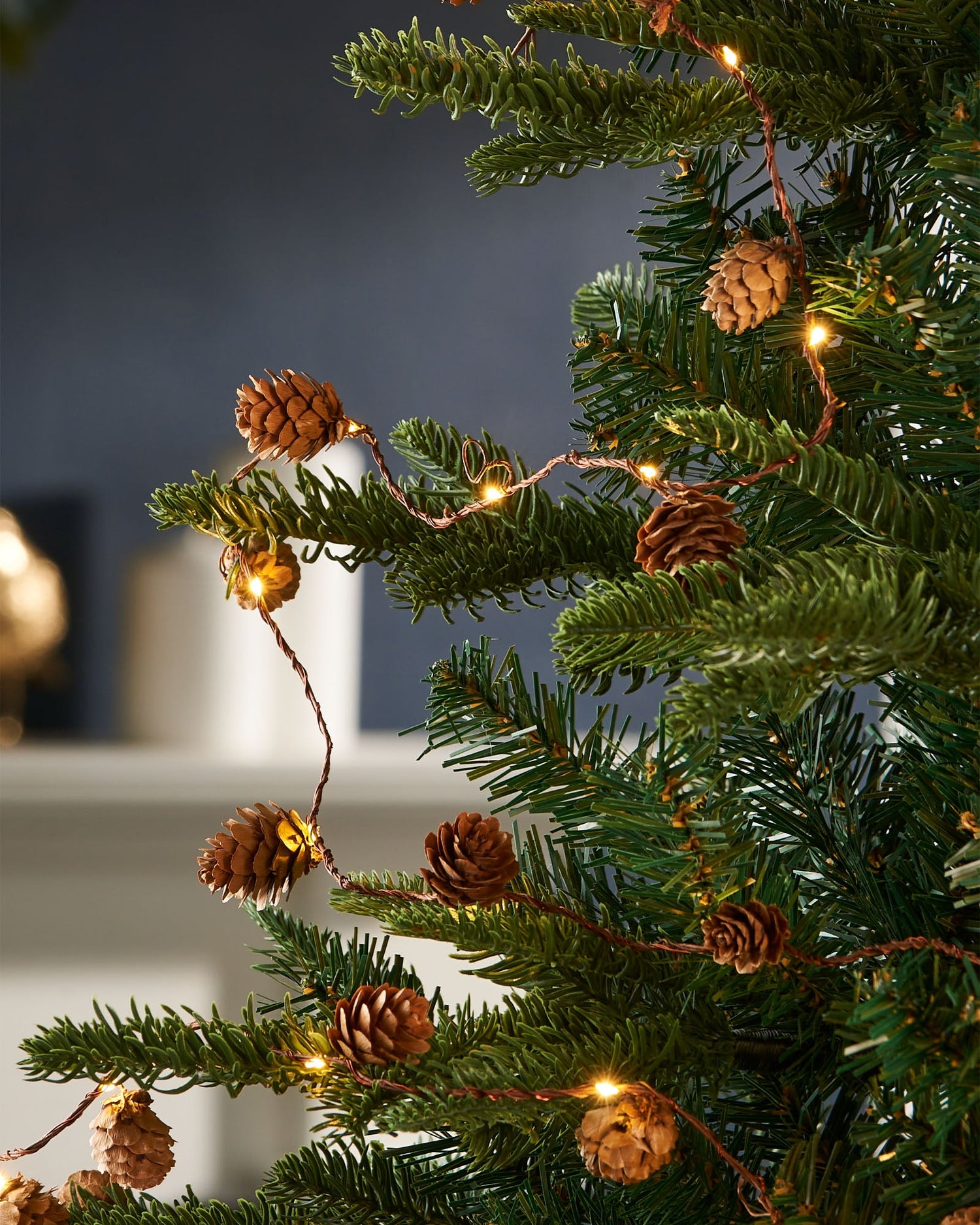 Nature-Inspired Minimalist Christmas Decorations