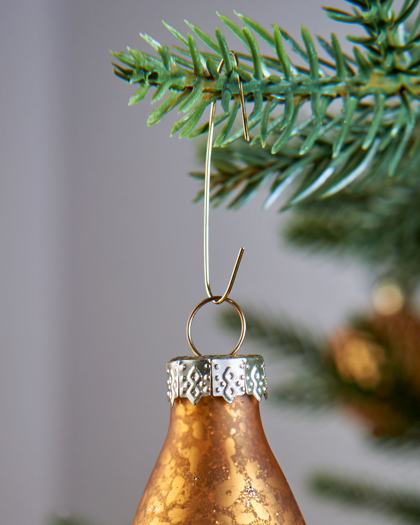 Pack of 150 Bauble Ornament Hooks, Gold, 3.5 cm