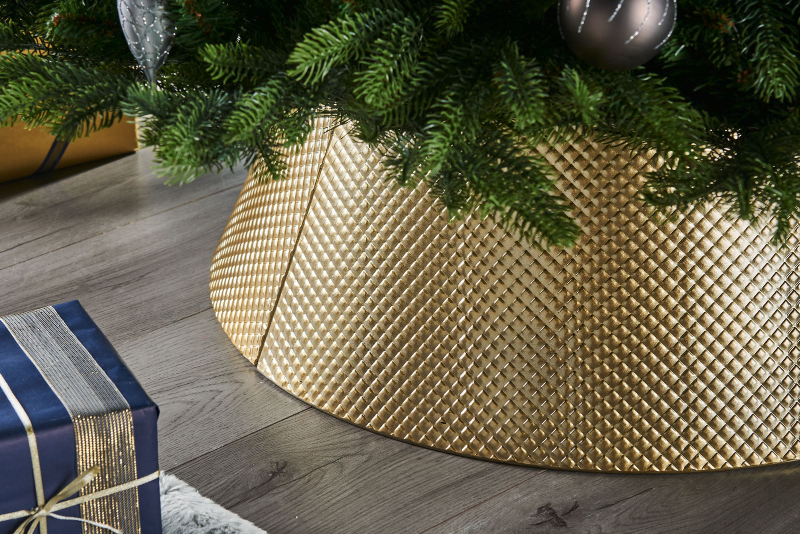 Quilted Metal Tree Collar, Gold, 71 cm