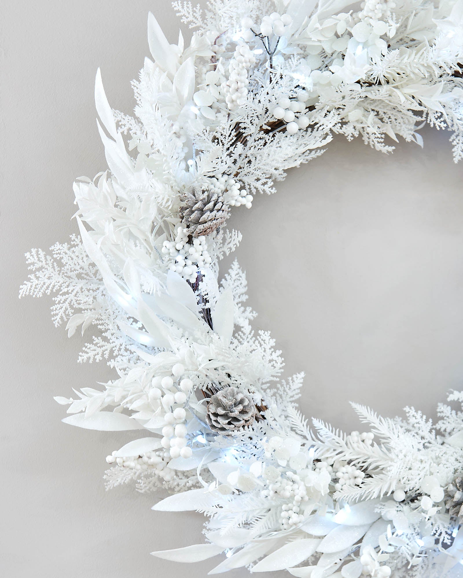 Pre-Lit White Wreath with Pinecones & Berries, 76 cm
