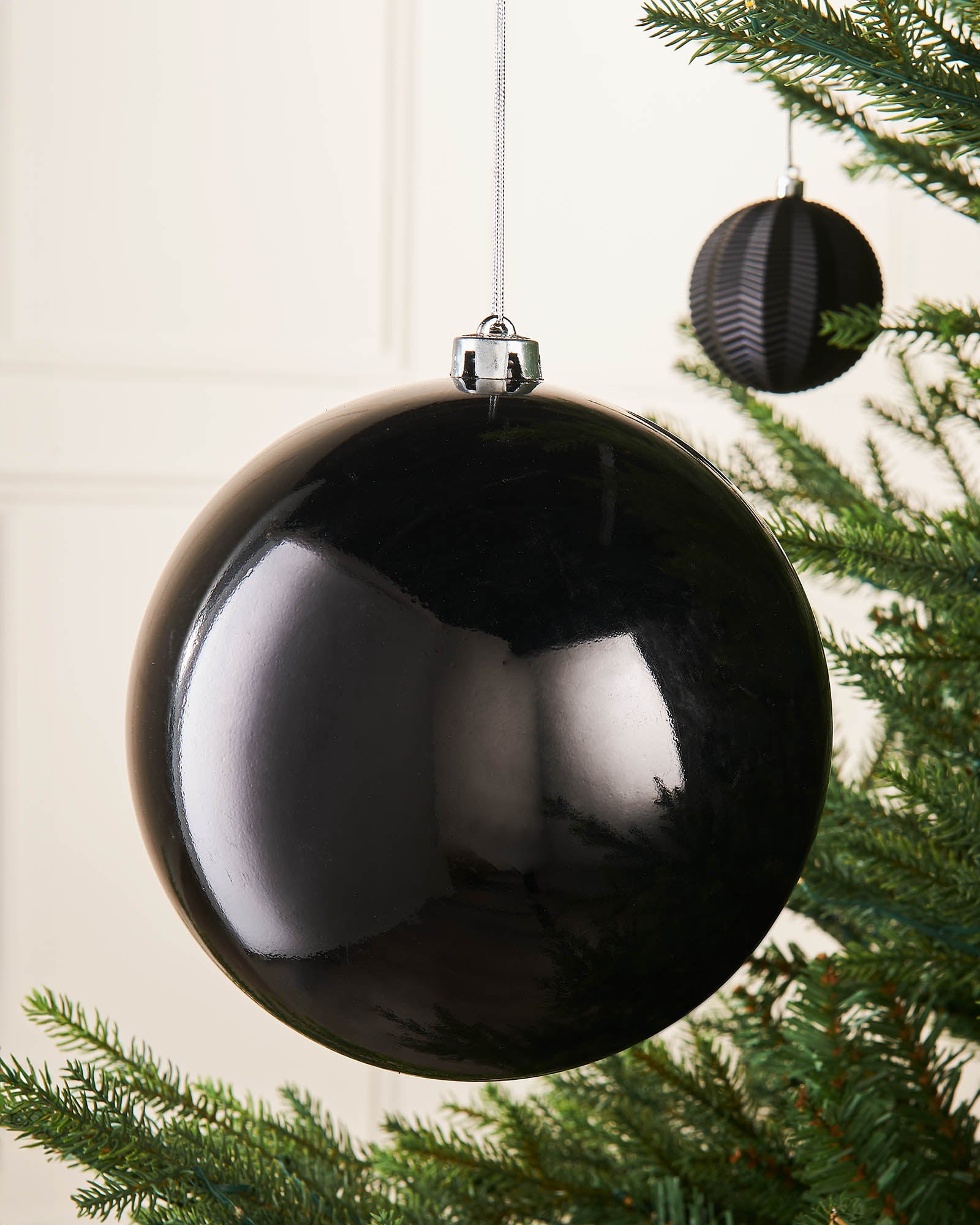 Black Oversized Shatterproof Bauble, Gloss, 20 cm
