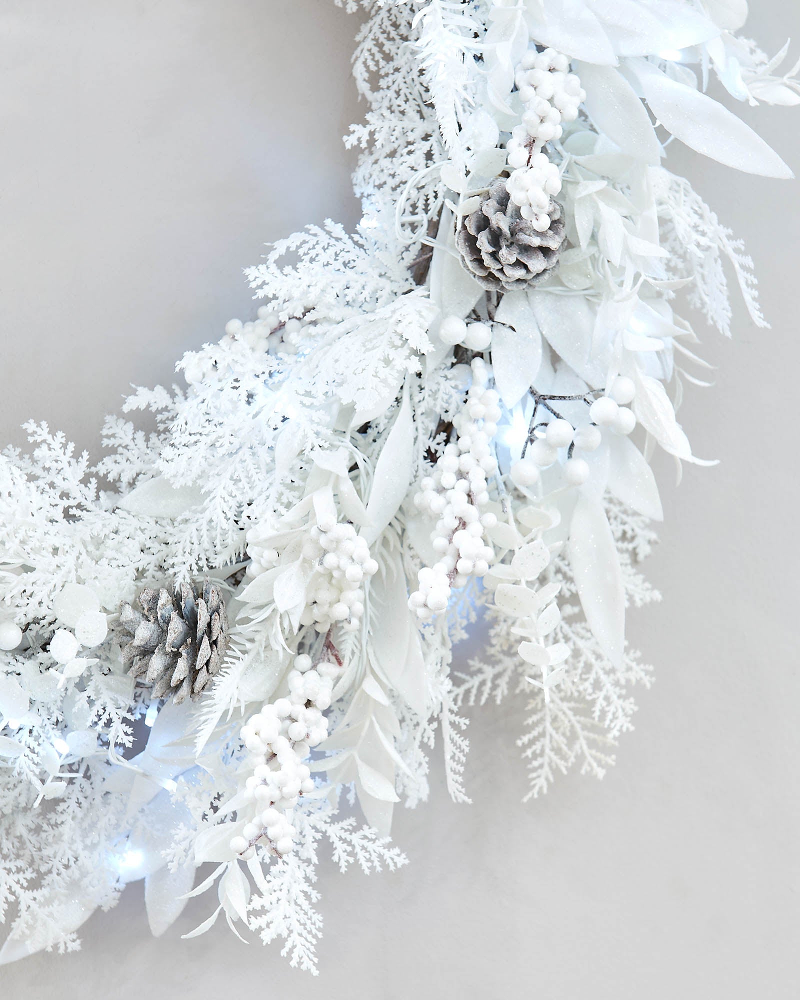 Pre-Lit White Wreath with Pinecones & Berries, 76 cm