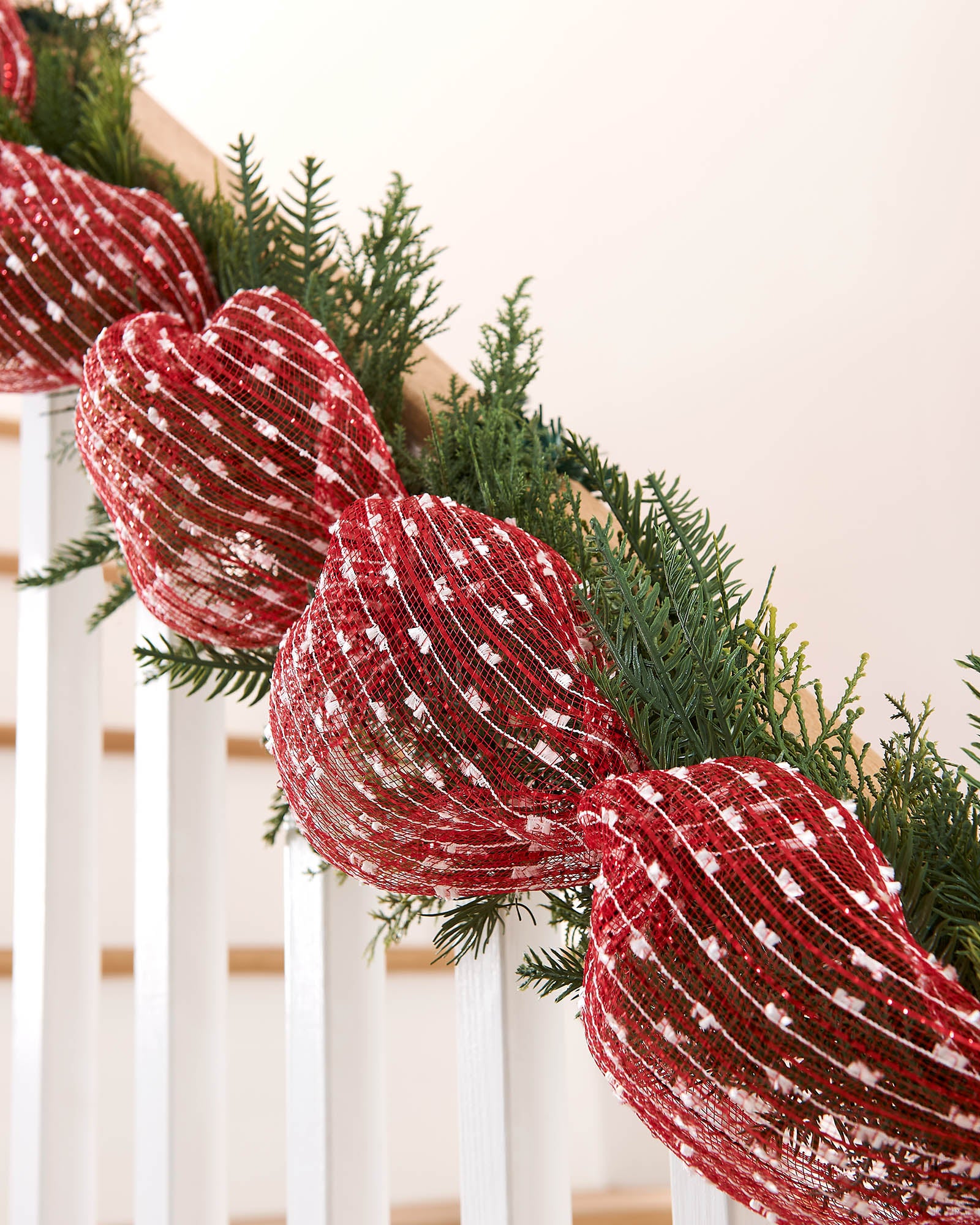 Red and White Decorative Mesh Roll with Red Foil, 9 m