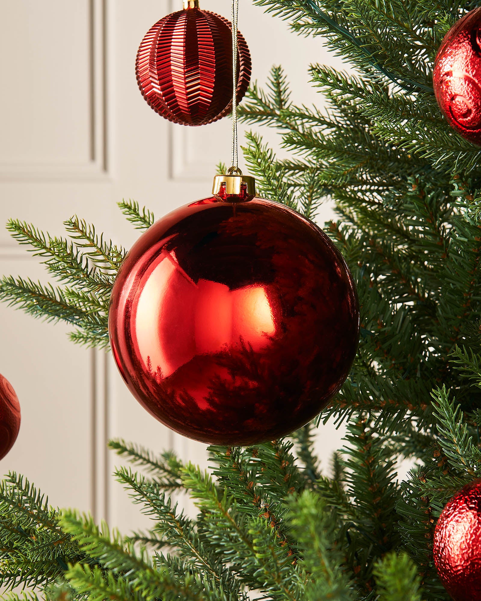 Christmas Red Oversized Shatterproof Bauble, Gloss, 15 cm