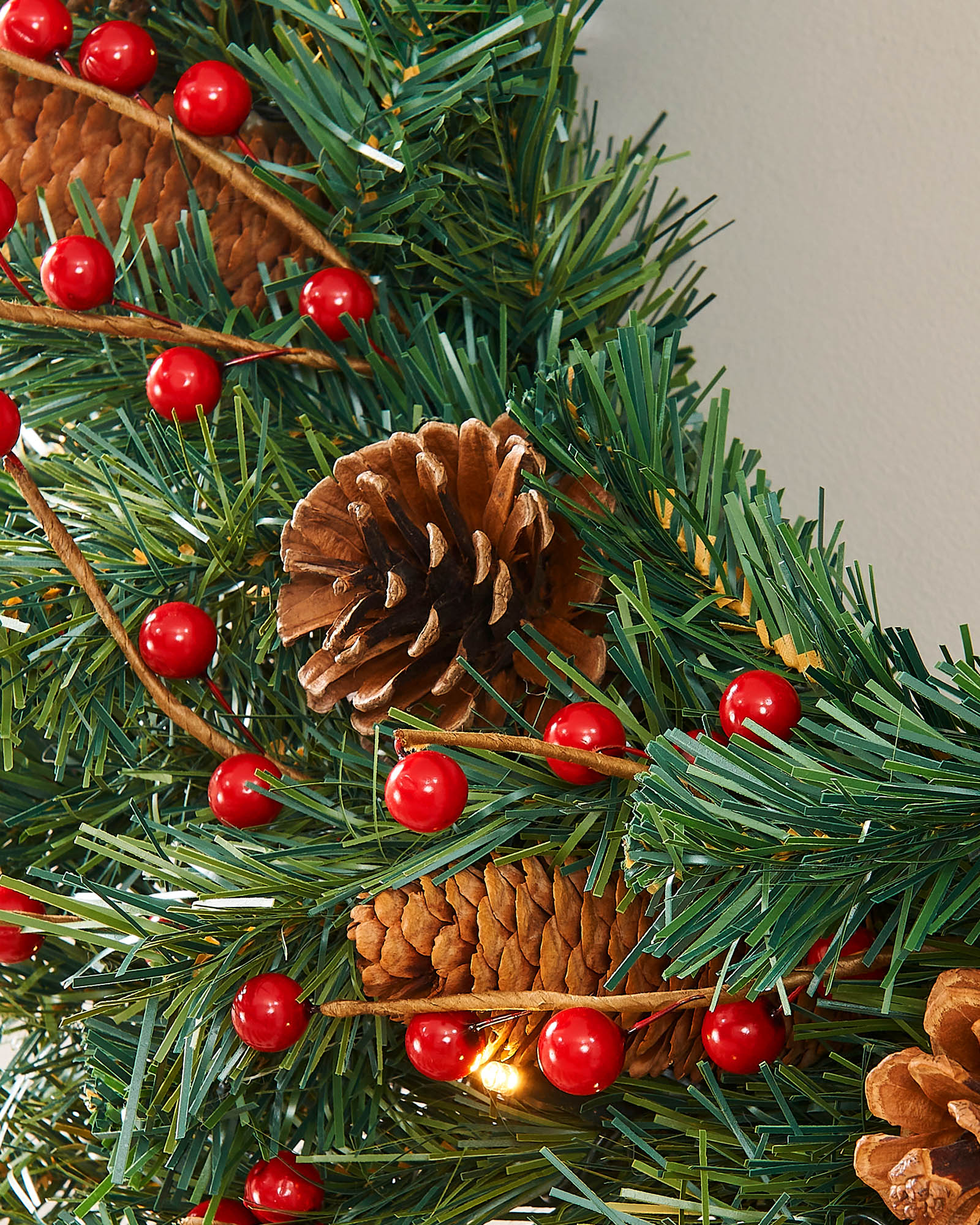 Pre-Lit Extra Thick Wreath, Pinecones & Berries, 76 cm