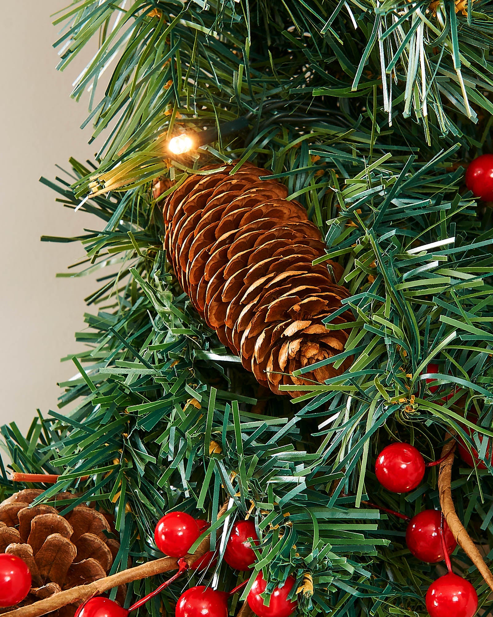 Pre-Lit Extra Thick Wreath, Pinecones & Berries, 76 cm