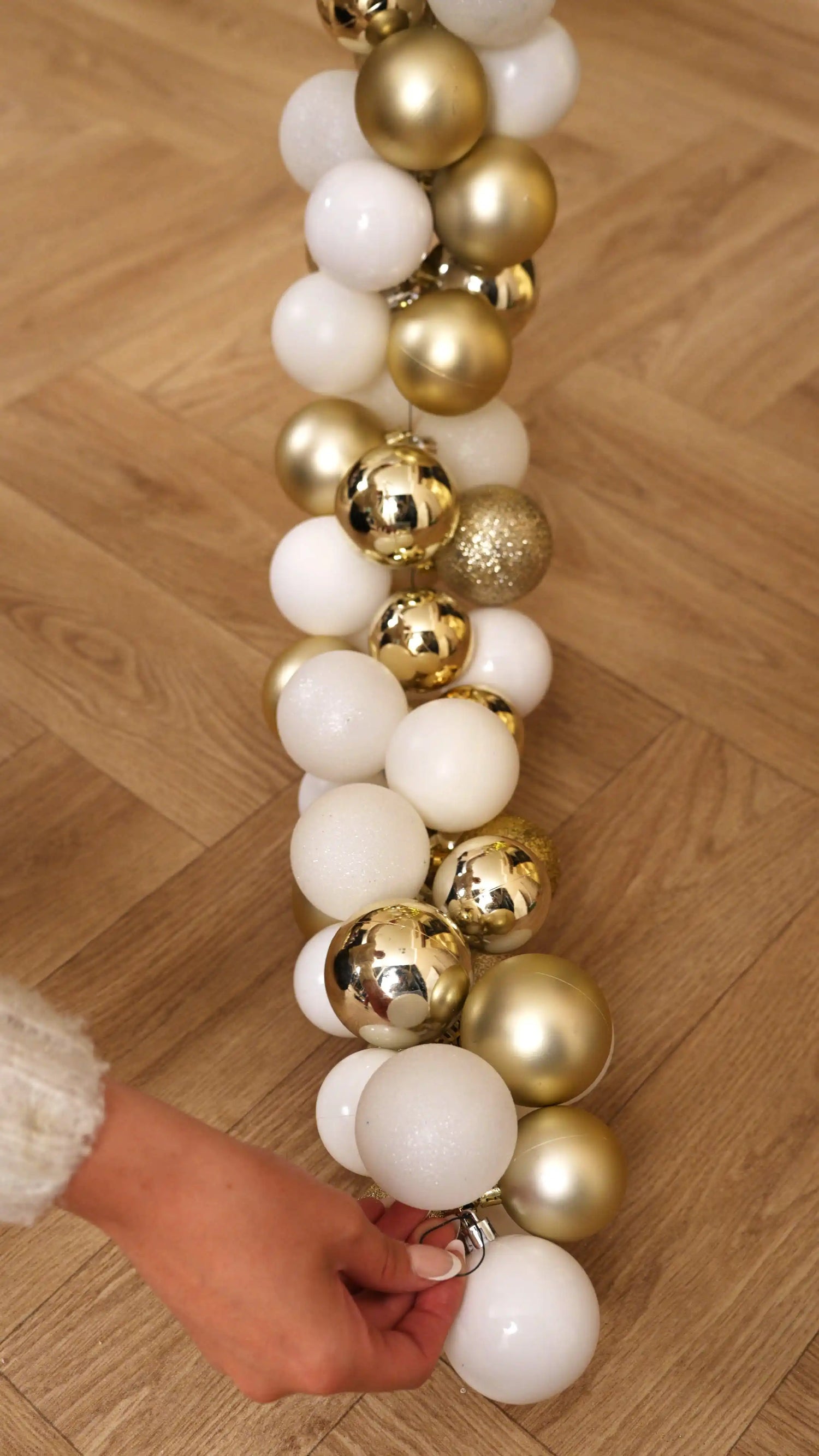 Make Your Bauble Garlands & Clusters