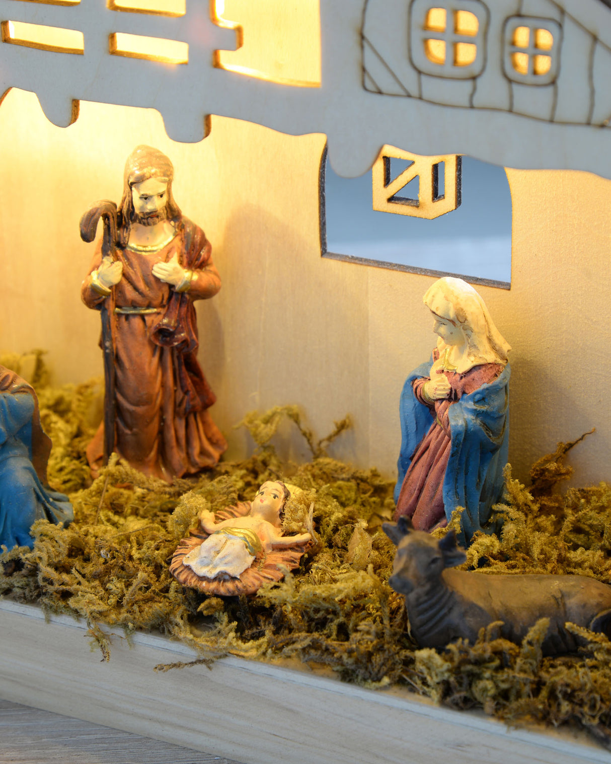 Pre-Lit Christmas Wooden Nativity Scene, 26 cm