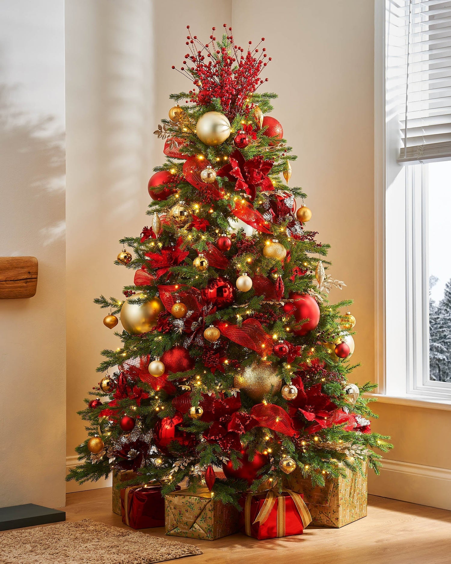 Red and Gold Christmas Tree Themes That Never Go Out of Style