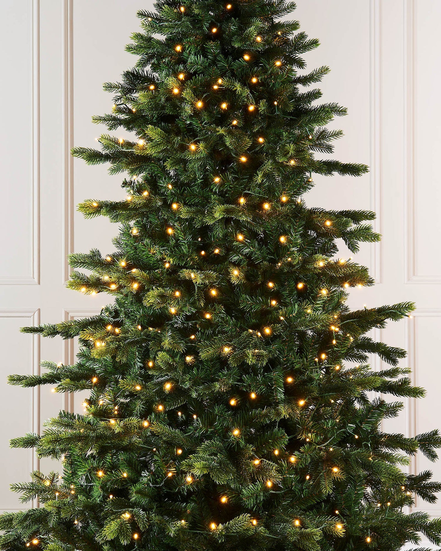 How to Choose the Right Christmas Lights for Your Tree