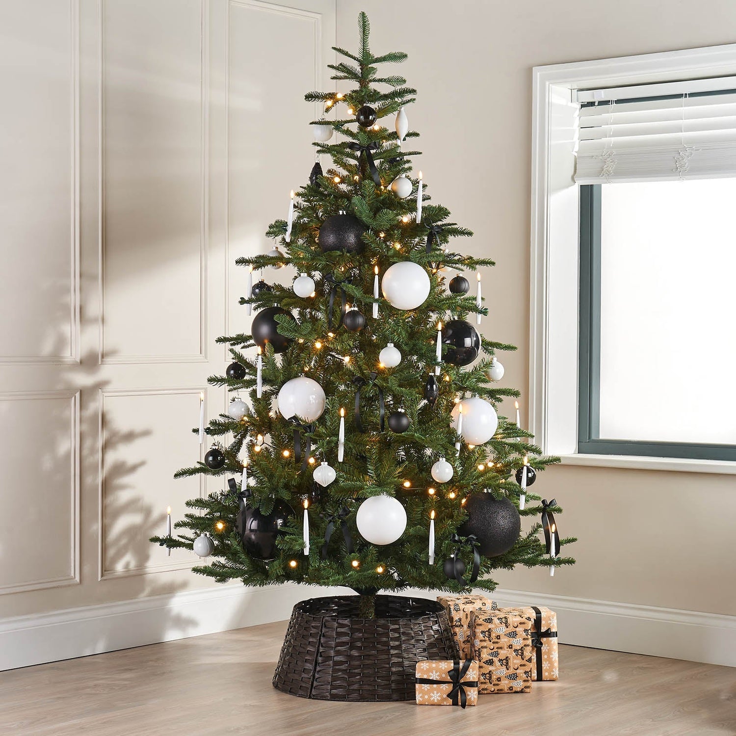 Colours for Christmas Decorating – What Works and What Doesn’t