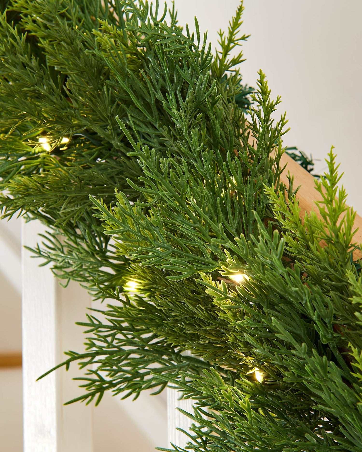 How To Decorate A Christmas Garland With Lights