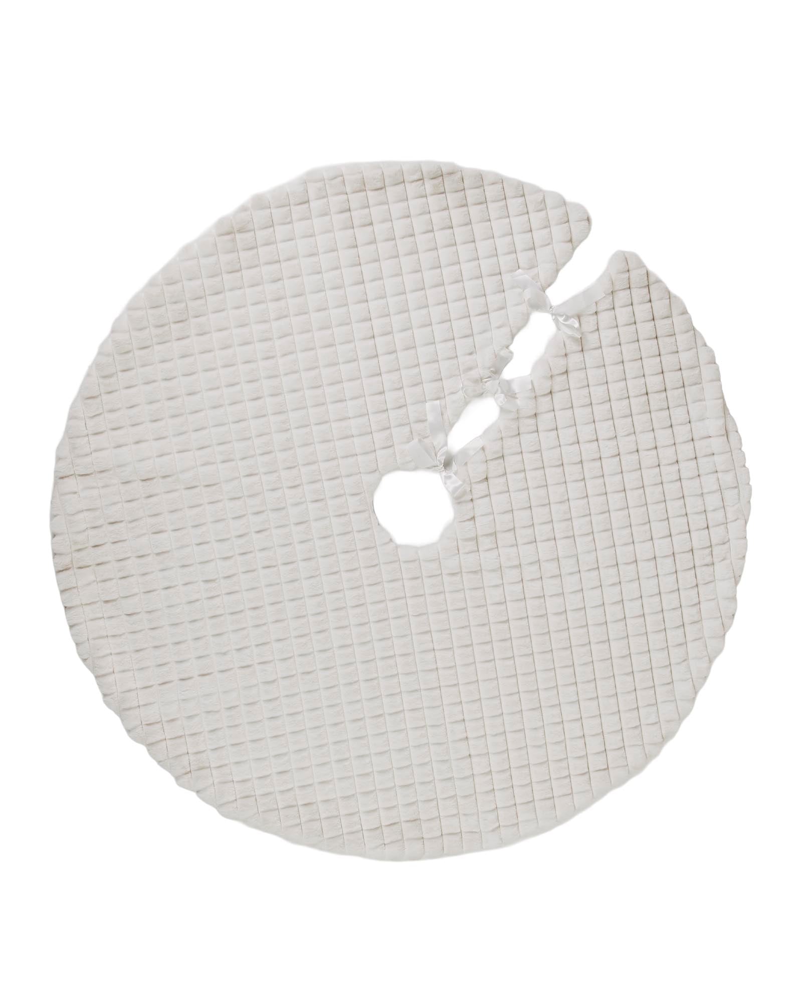 Faux Fur Diamond Tree Skirt, White, 122 cm