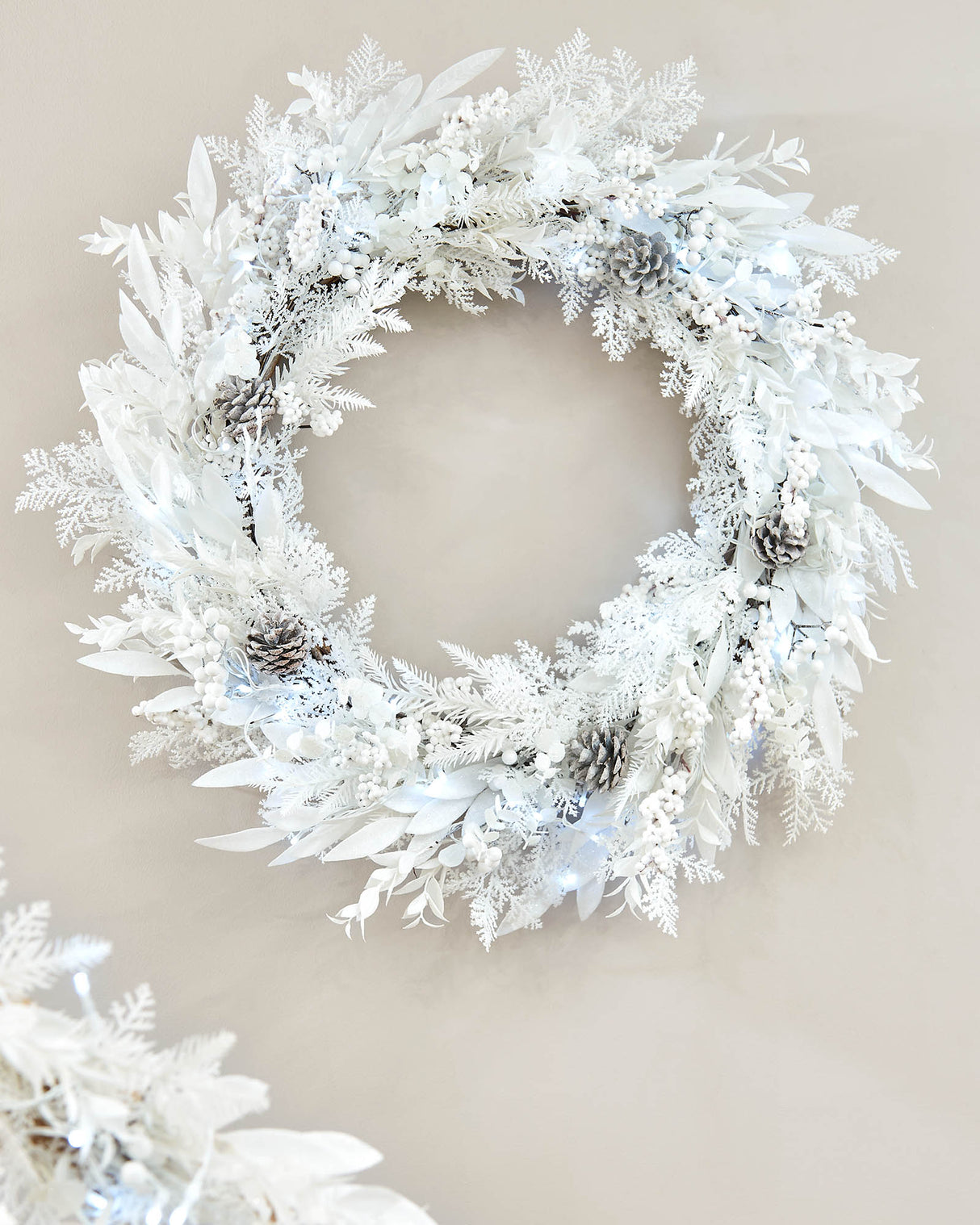 Pre-Lit White Wreath, 76 cm