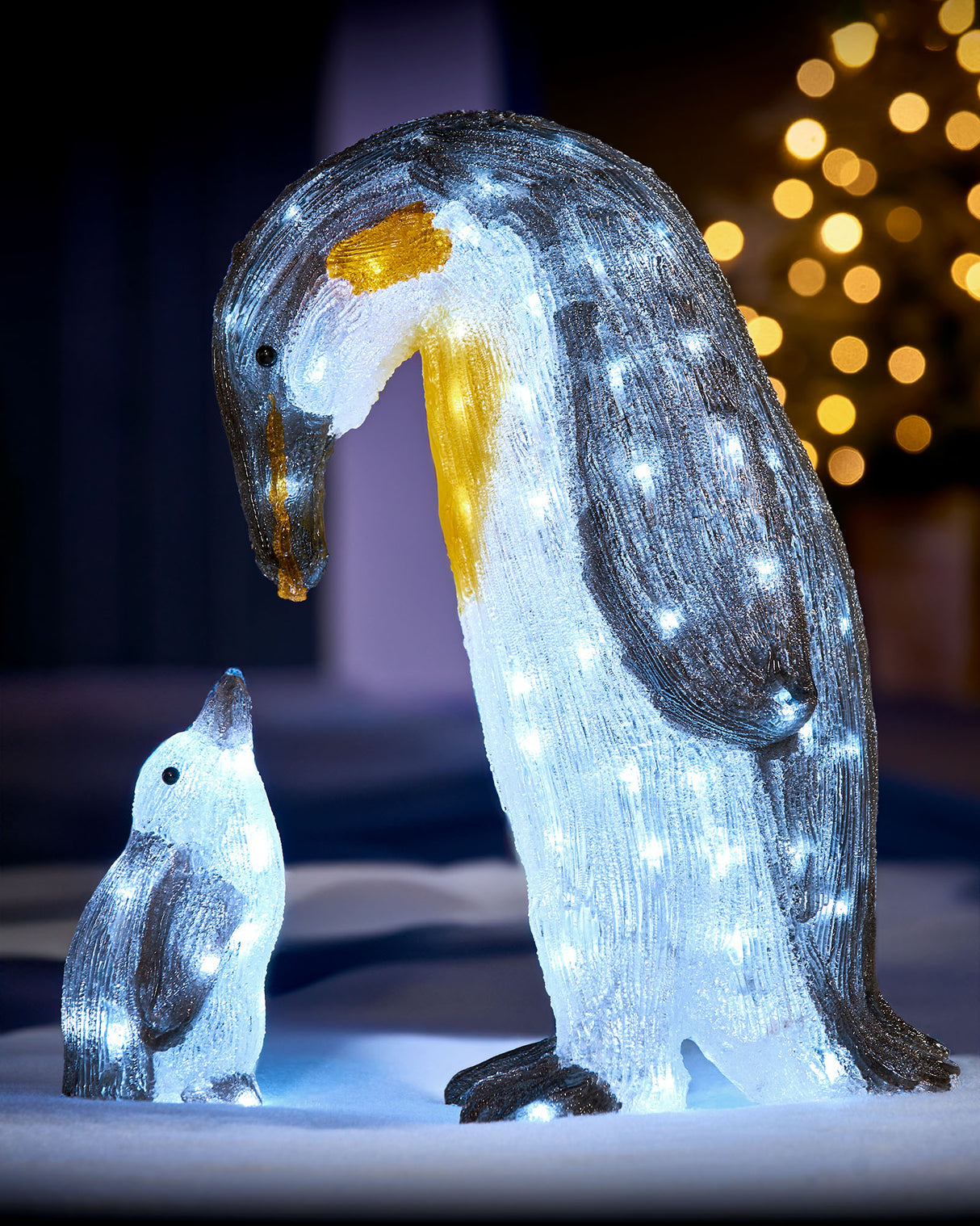 Pre-Lit Acrylic Penguin Family Figurine, 21 cm