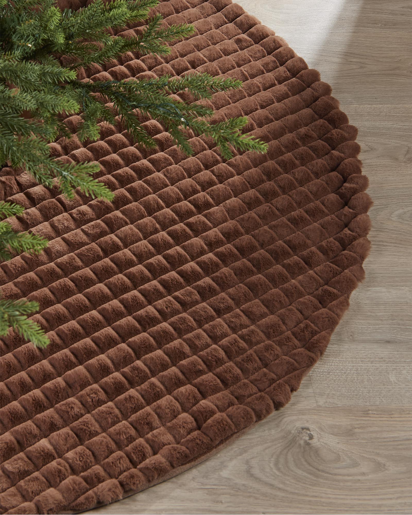 Faux Fur Diamond Tree Skirt, Espresso, 122 cm