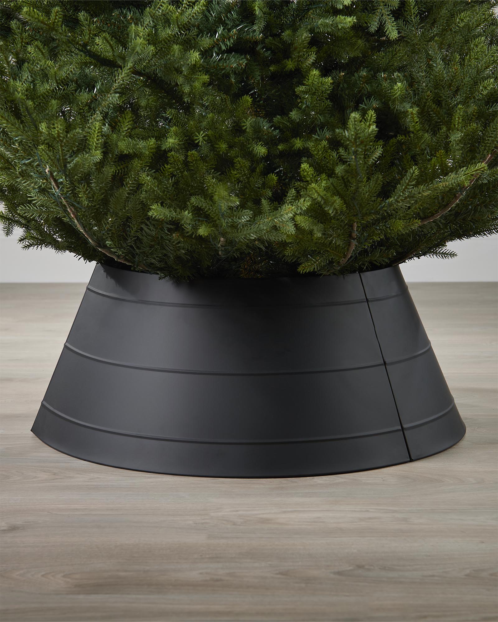 Metal Tree Collar, Black, 66 cm