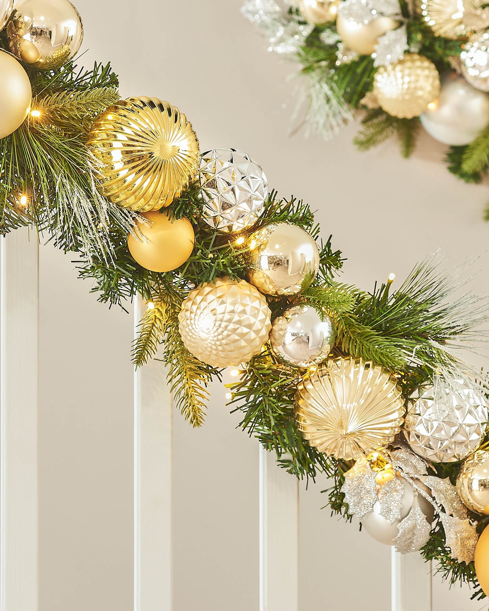 Pre-Lit Bauble Garland, Silver & Gold, 9 ft