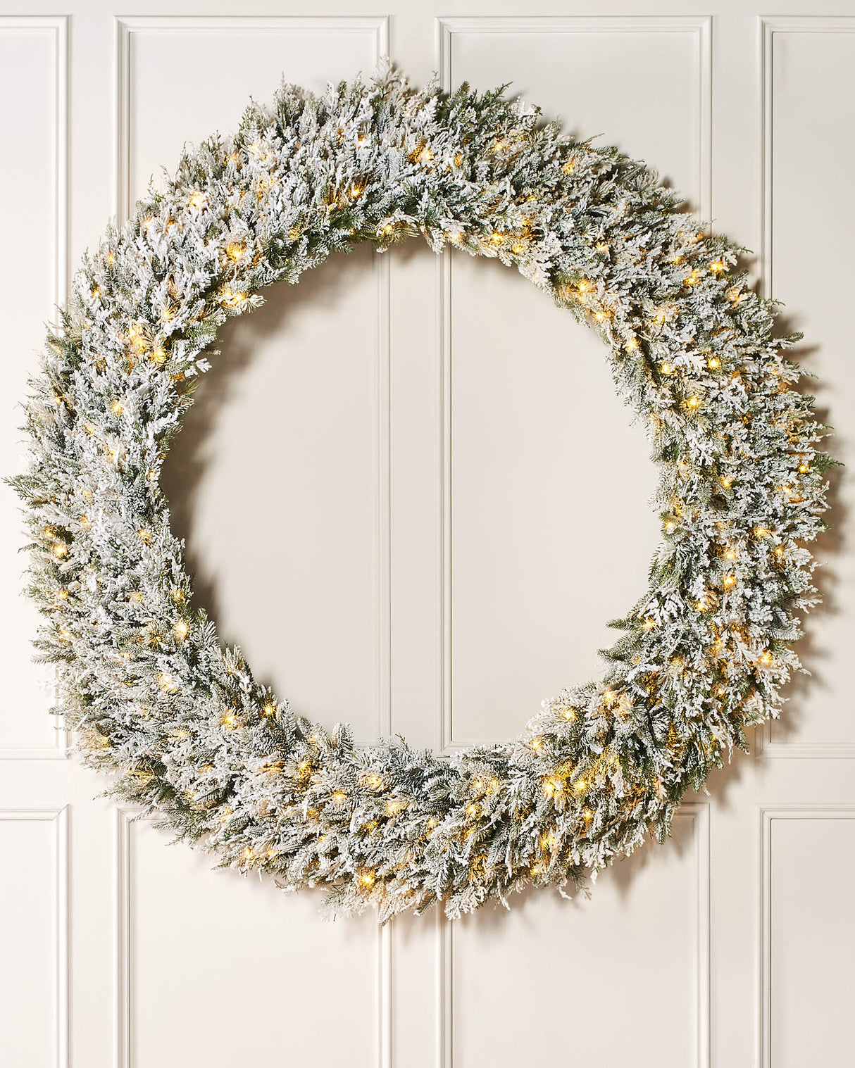 Pre-Lit Snow Flocked Natural Fir Majestic Wreath, 1.5 m