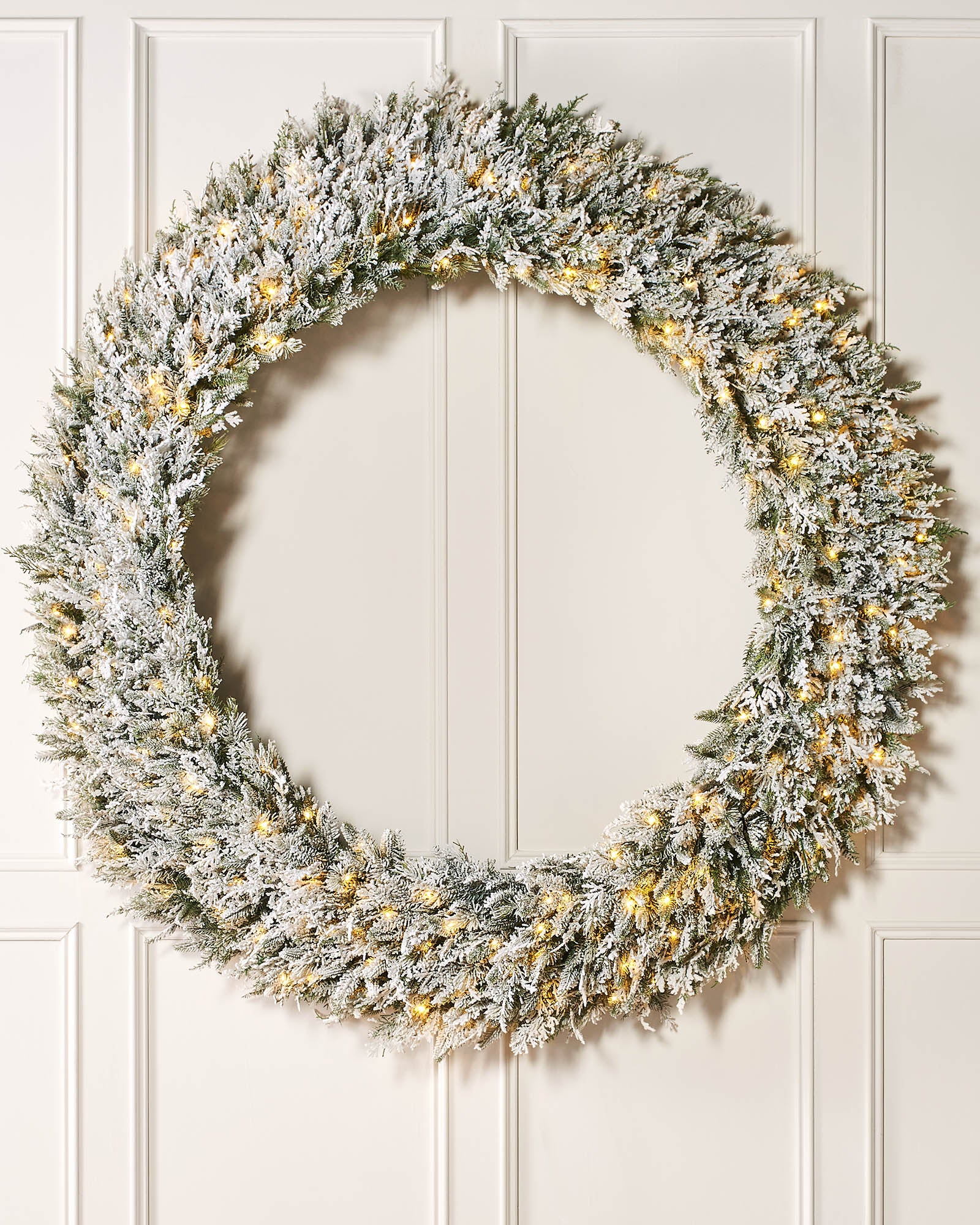 Pre-Lit Snow Flocked Natural Fir Majestic Wreath, 1.5 m