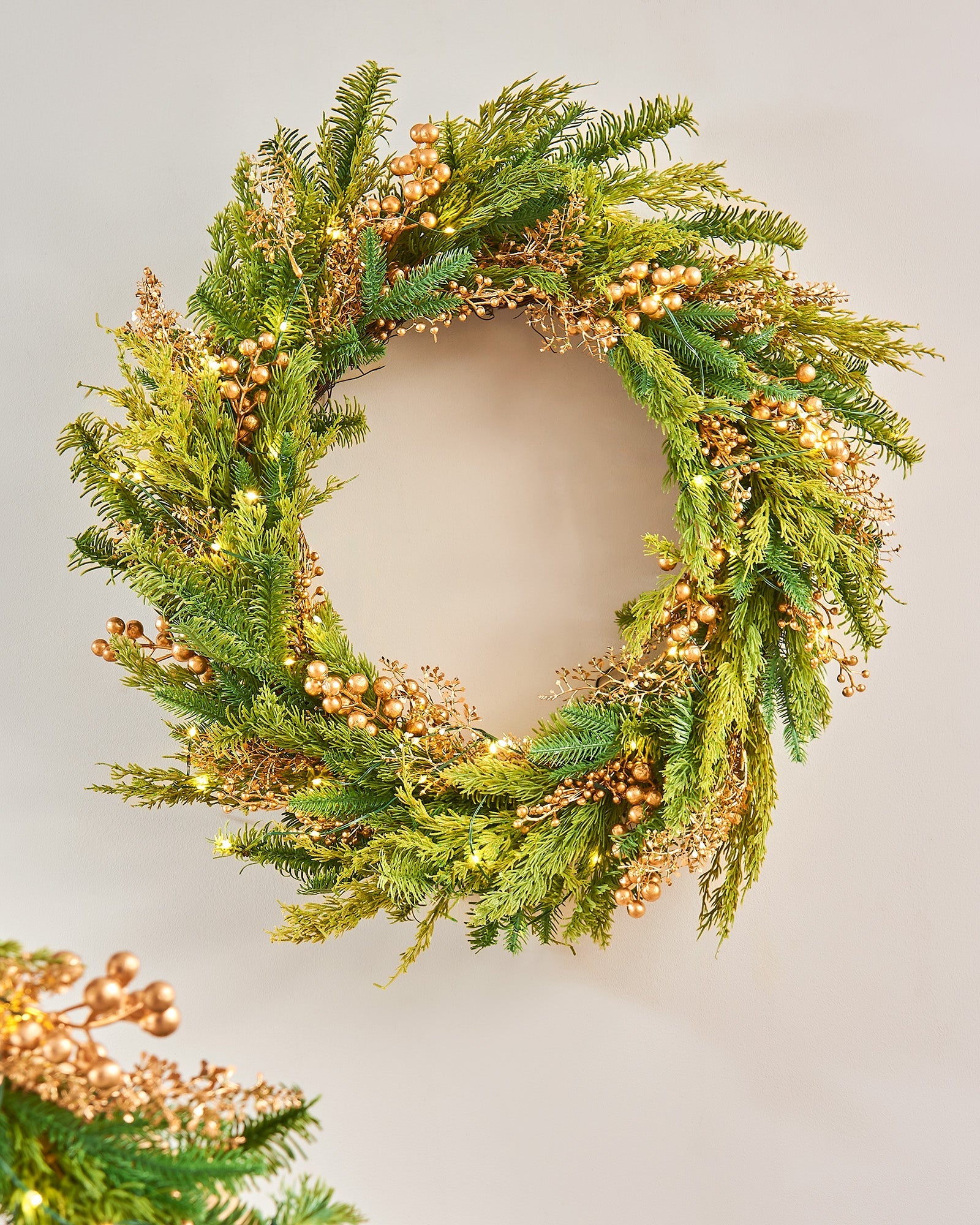 Pre-Lit Gold Berry Mixed Tip Wreath, 76 cm