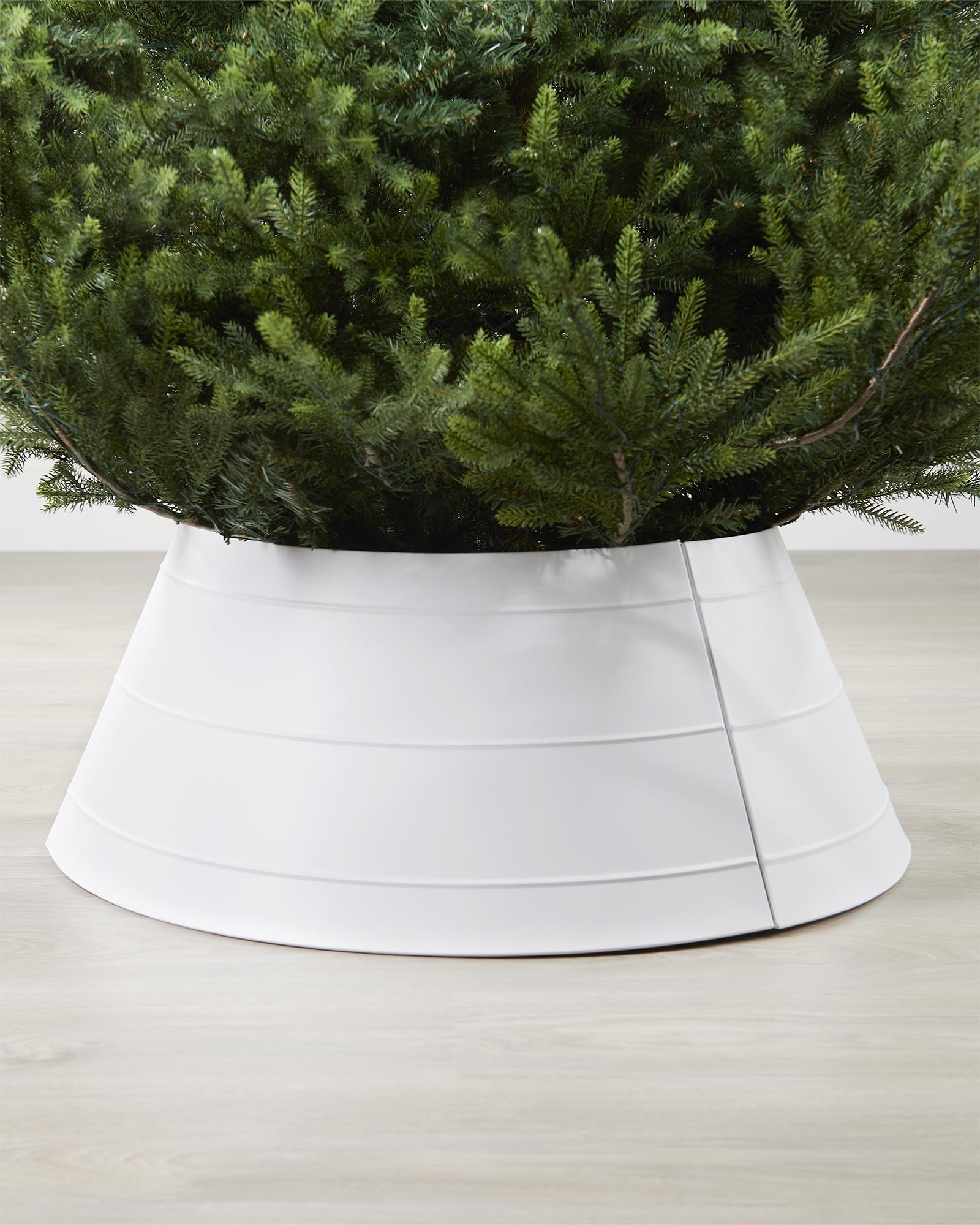 Metal Tree Collar, White, 71 cm