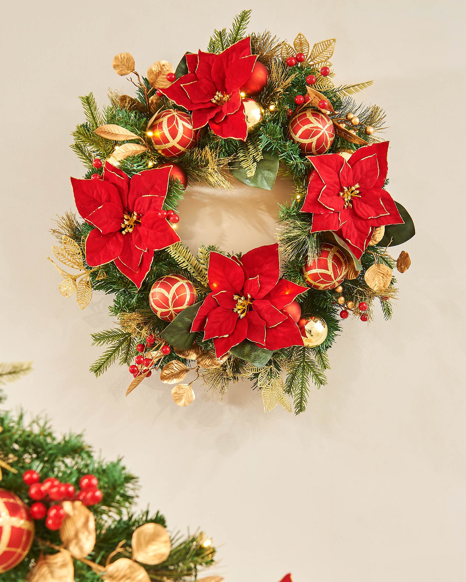 Pre-Lit Decorated Wreath, Red/Gold, 60 cm