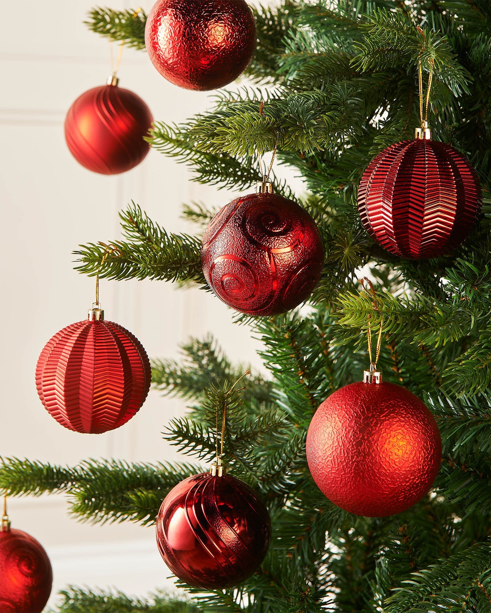 Set of 16 Shatterproof Baubles, Christmas Red, 8 cm