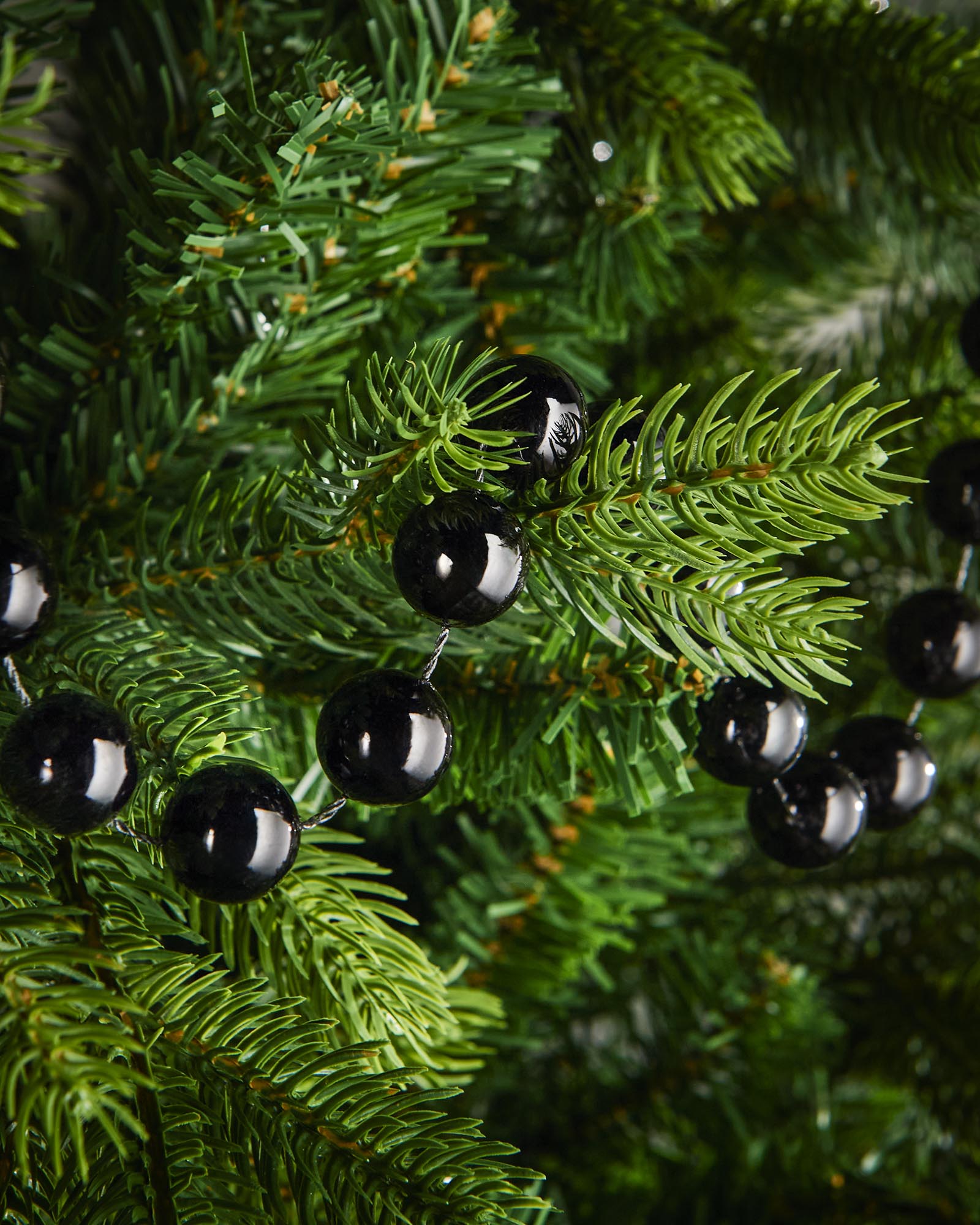 Oversized Beaded Garland, Black, 2.7 m