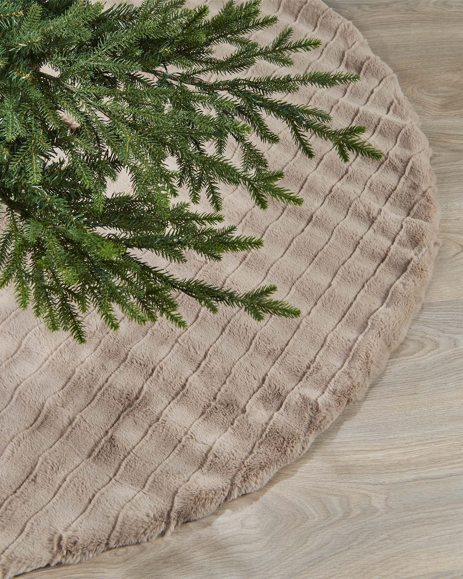 Faux Fur Tree Skirt with Bows, Mocha, 132 cm