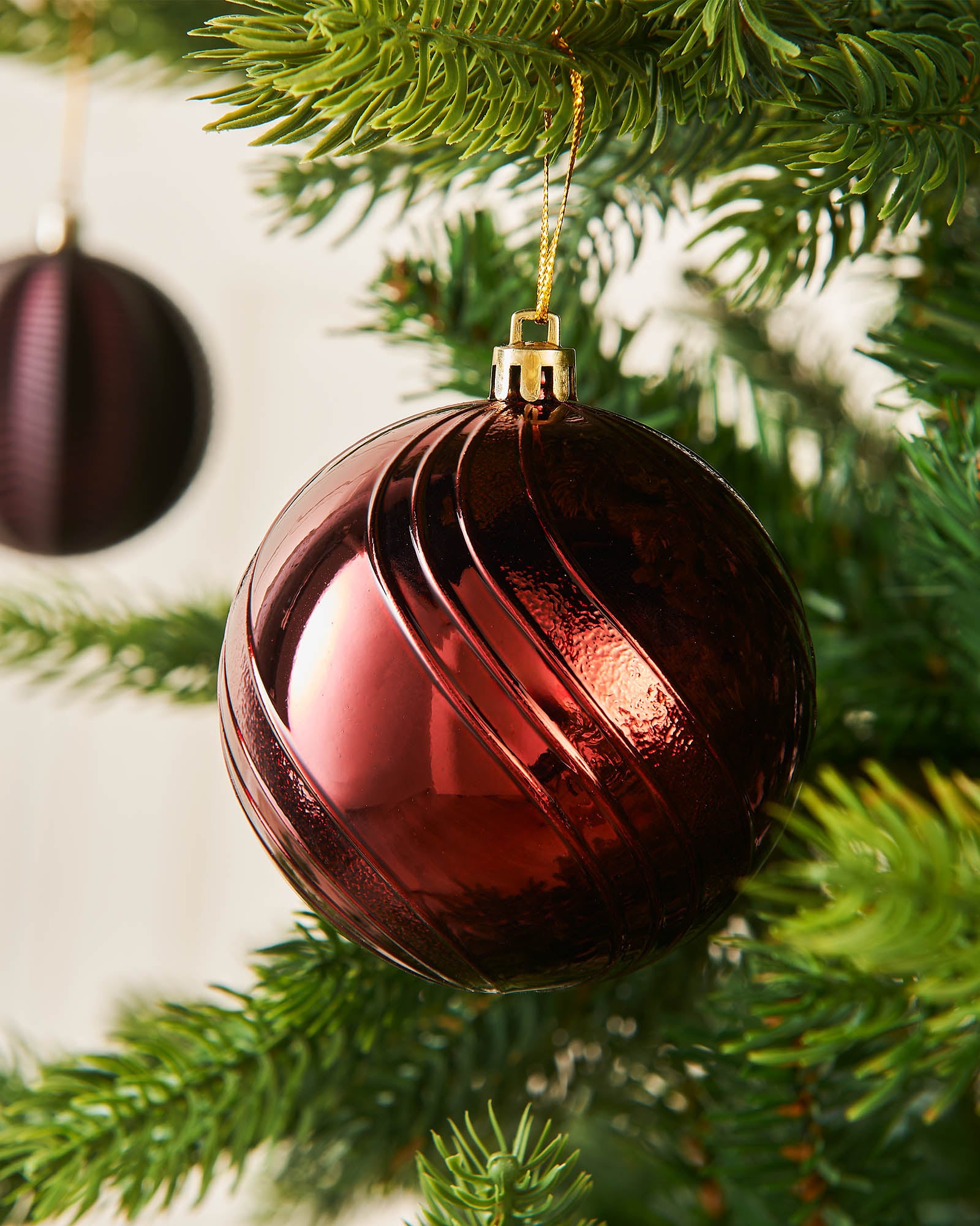 16 Burgundy Shatterproof Baubles, 8 cm