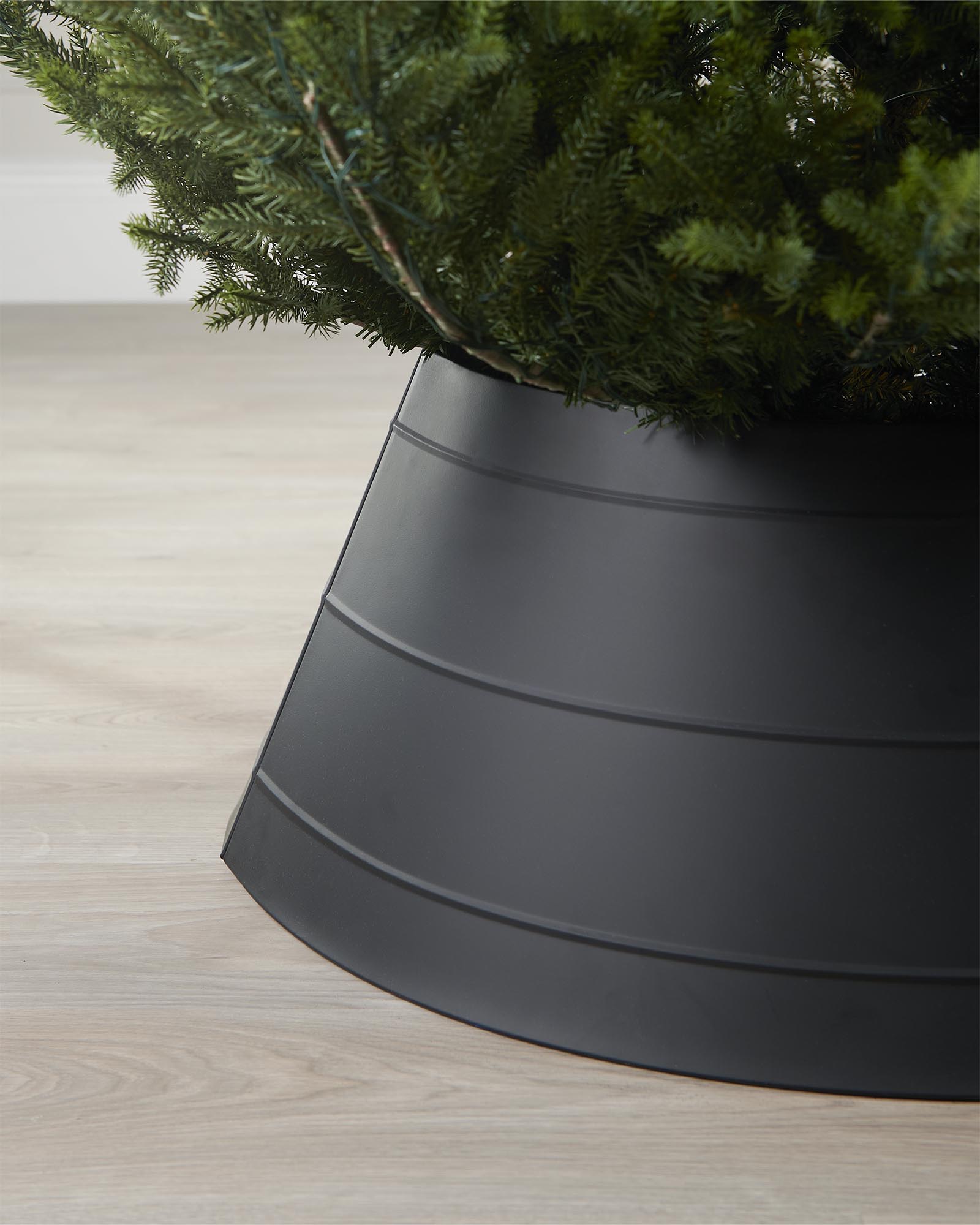 Metal Tree Collar, Black, 66 cm