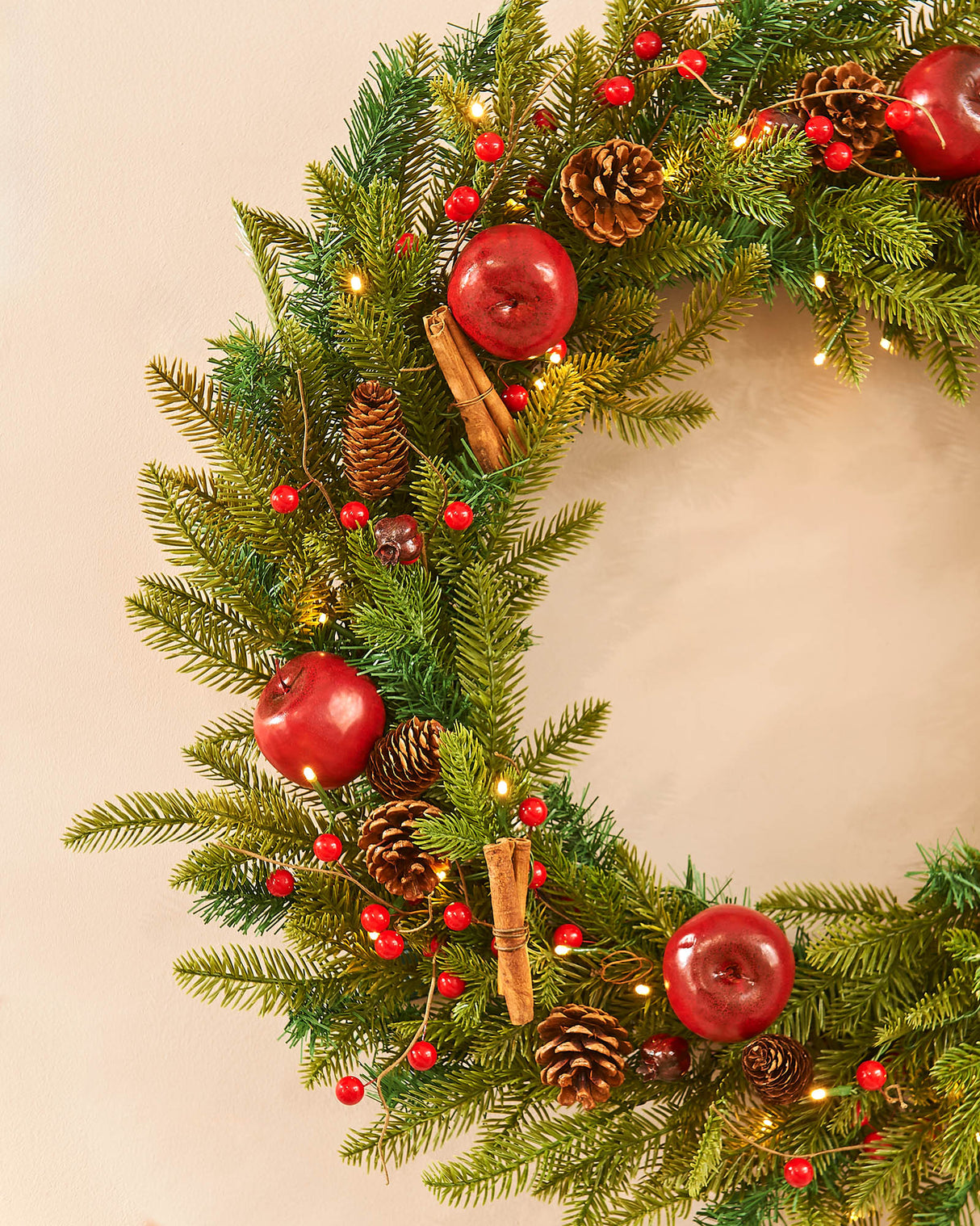 Pre-Lit Decorated Wreath, Apples & Cinnamon Sticks, 76 cm