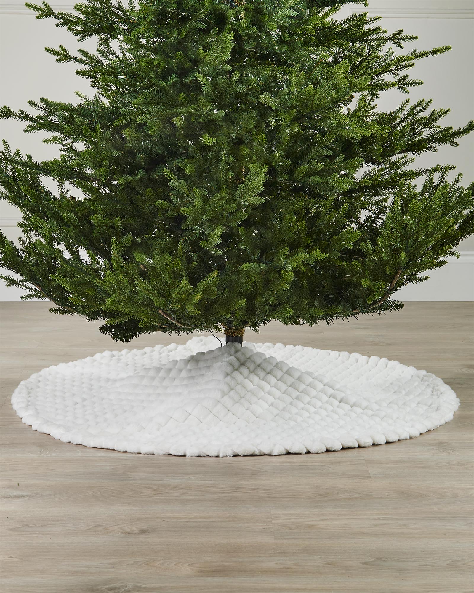 Faux Fur Diamond Tree Skirt, White, 122 cm