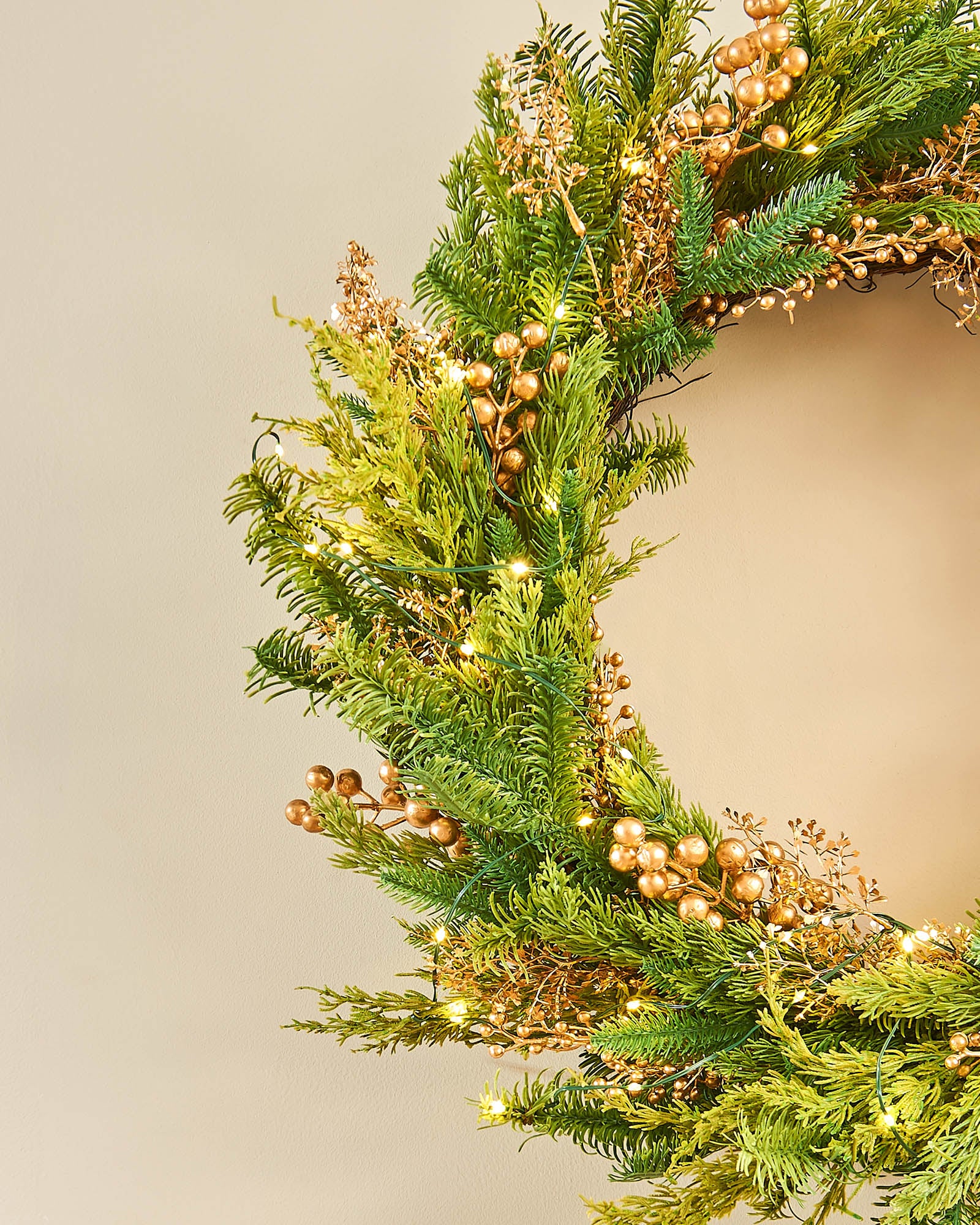 Pre-Lit Gold Berry Mixed Tip Wreath, 76 cm