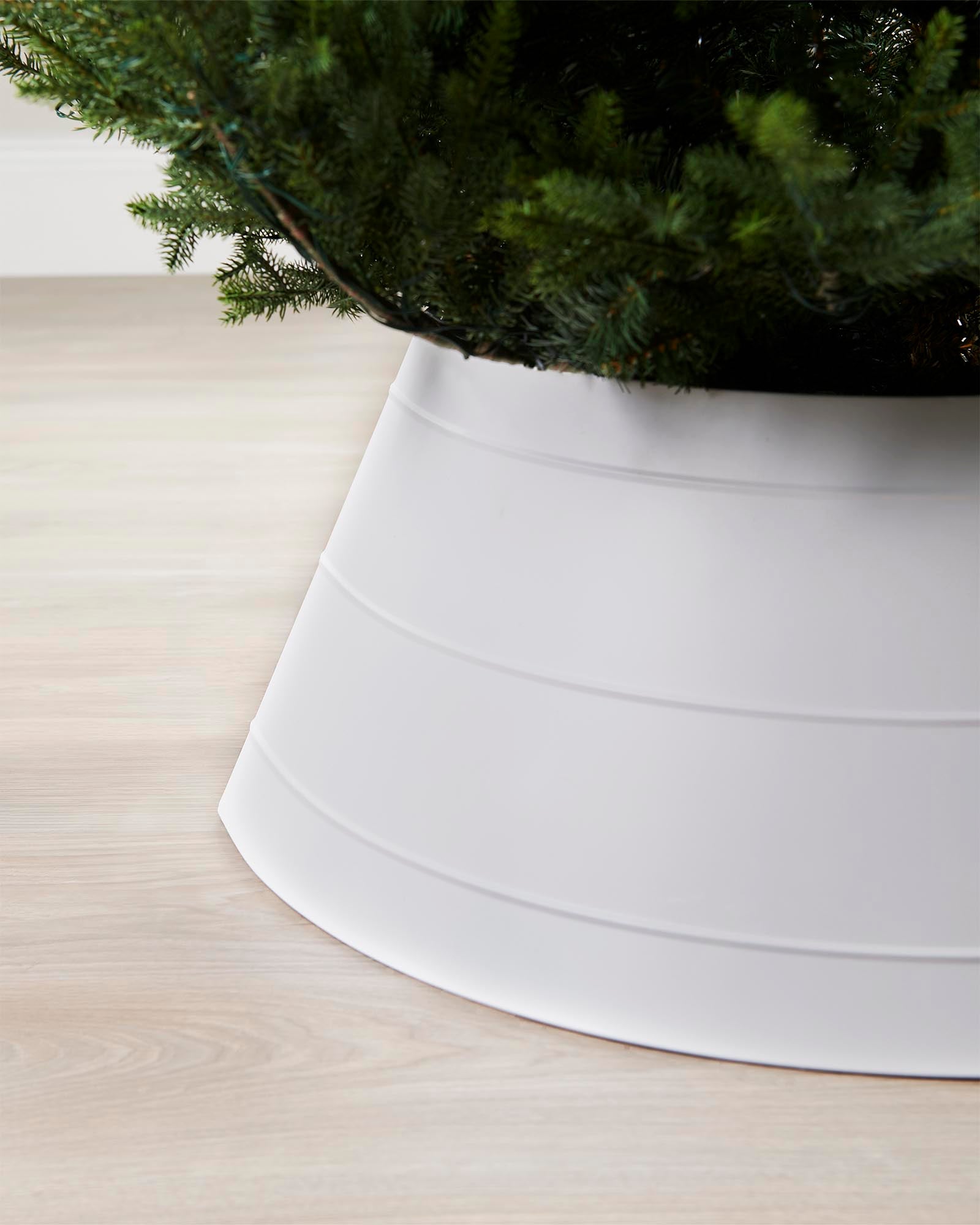 Metal Tree Collar, White, 71 cm