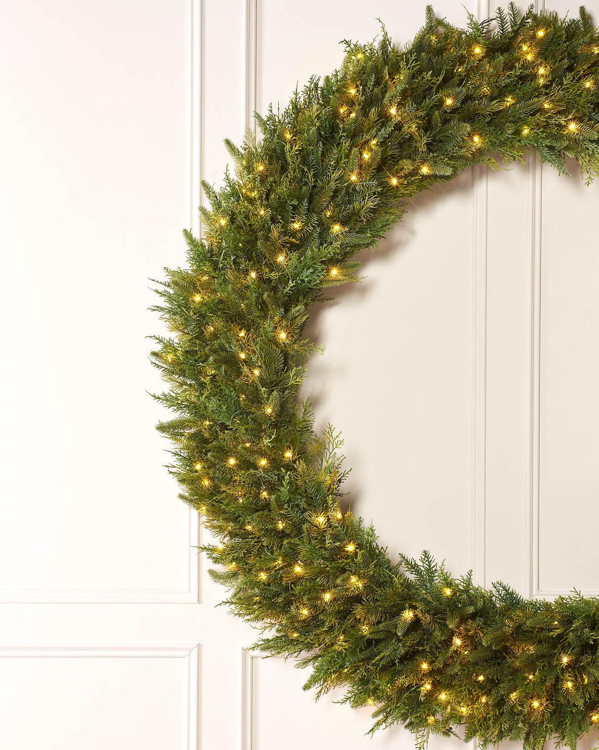 Pre-Lit Natural Fir Majestic Wreath, 1.5 m