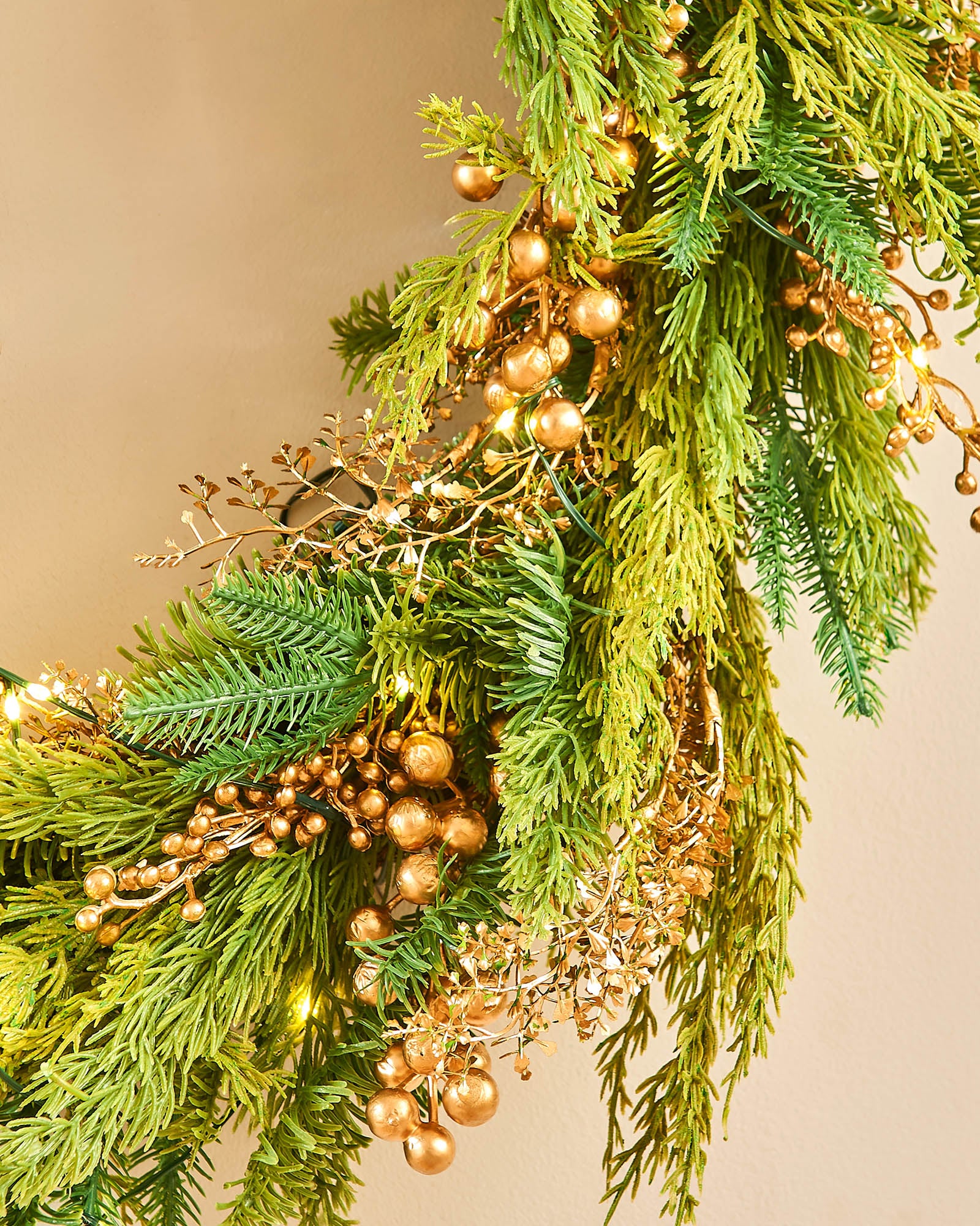Pre-Lit Gold Berry Mixed Tip Wreath, 76 cm