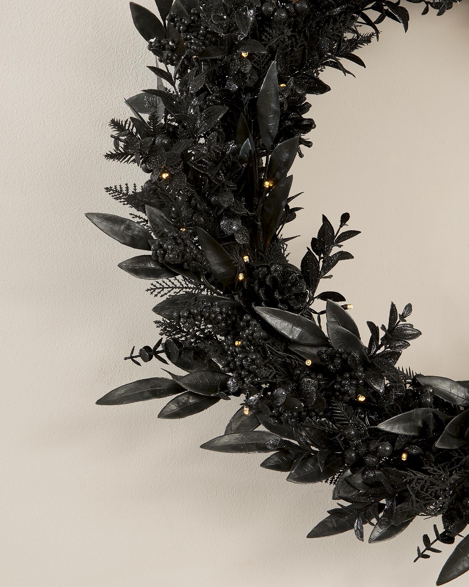 Pre-Lit Mixed Pine Black Wreath, 76 cm