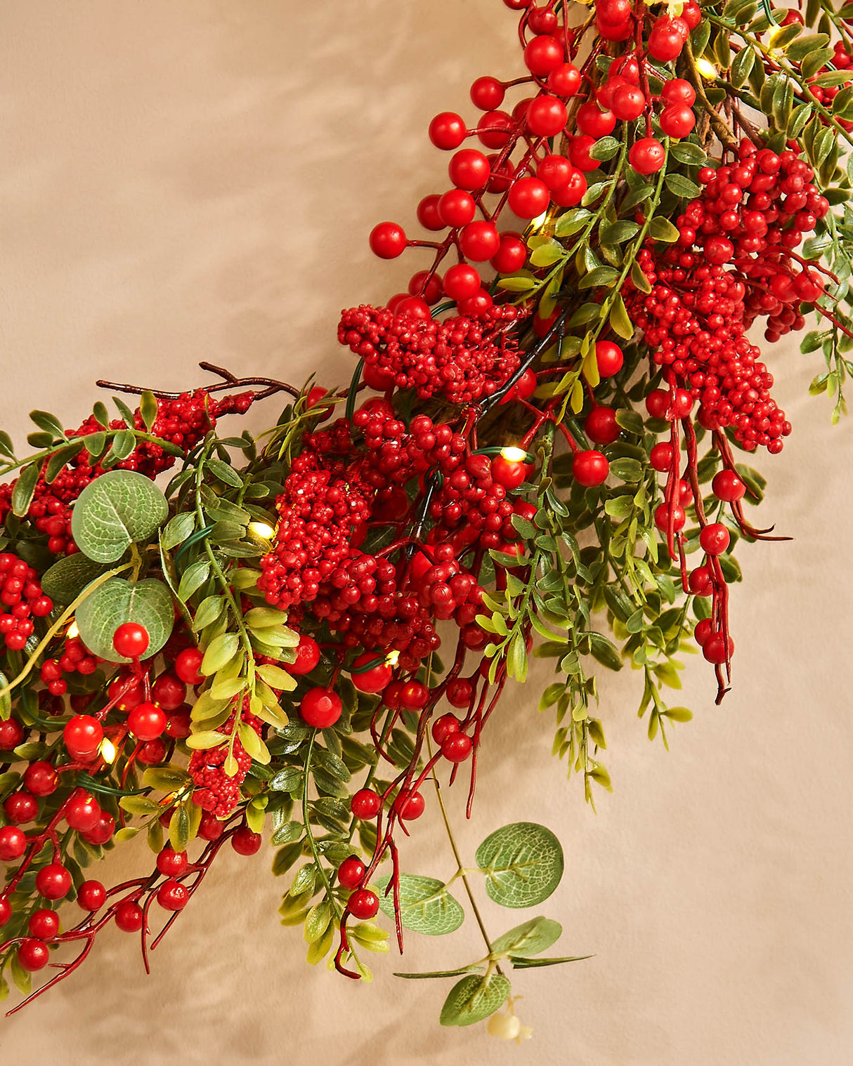 Pre-Lit Red Berry Wreath, 76 cm