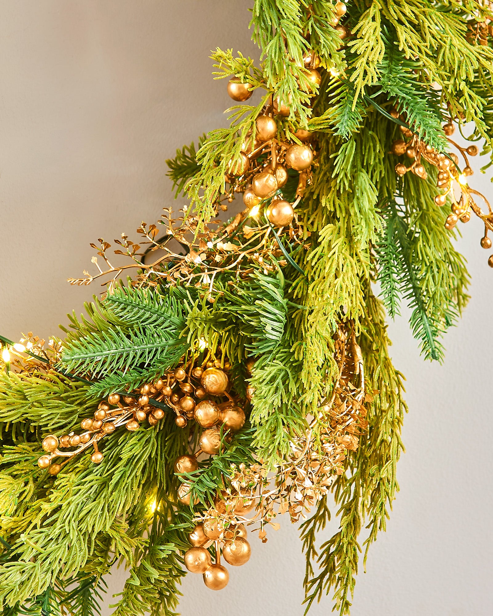 Pre-Lit Gold Berry Mixed Tip Wreath, 76 cm