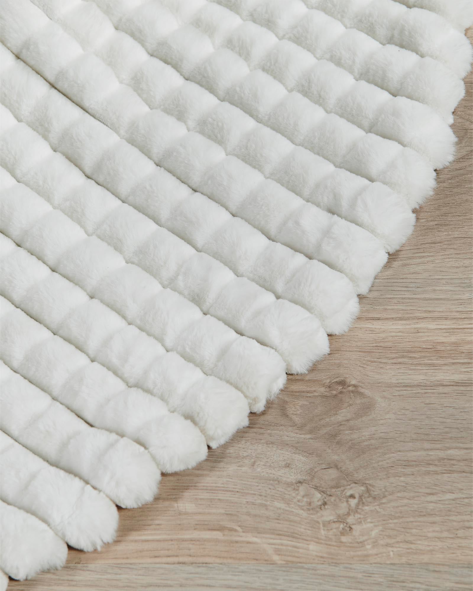 Faux Fur Diamond Tree Skirt, White, 122 cm