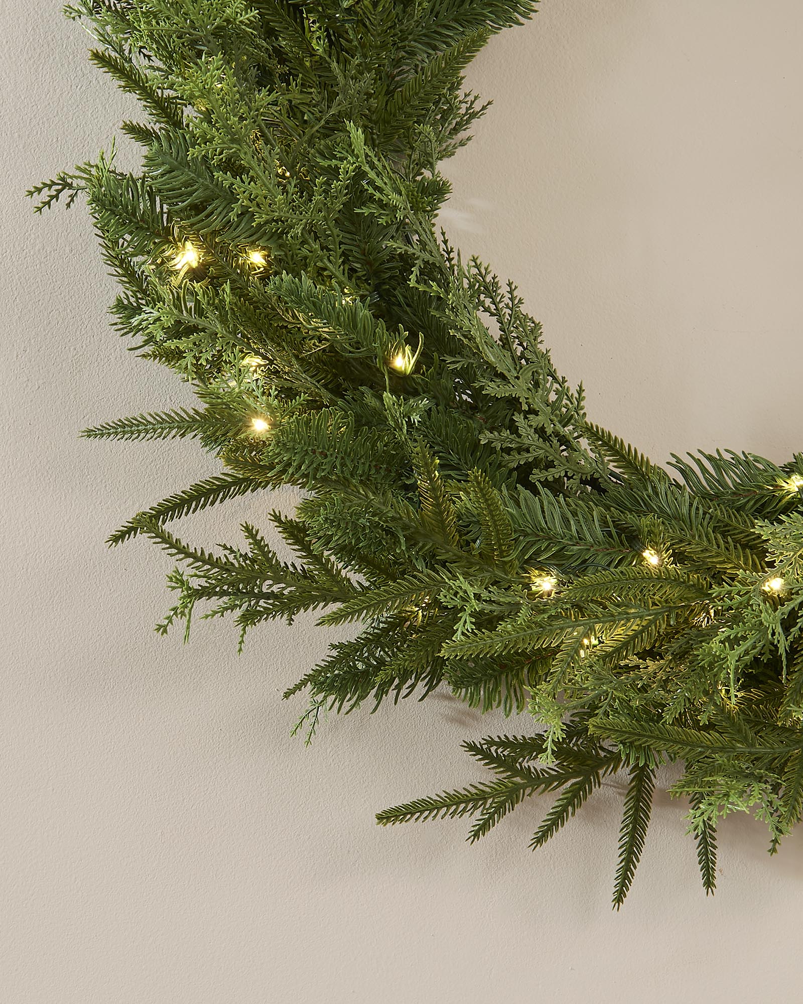 Pre-Lit Natural Fir Wreath, 76 cm