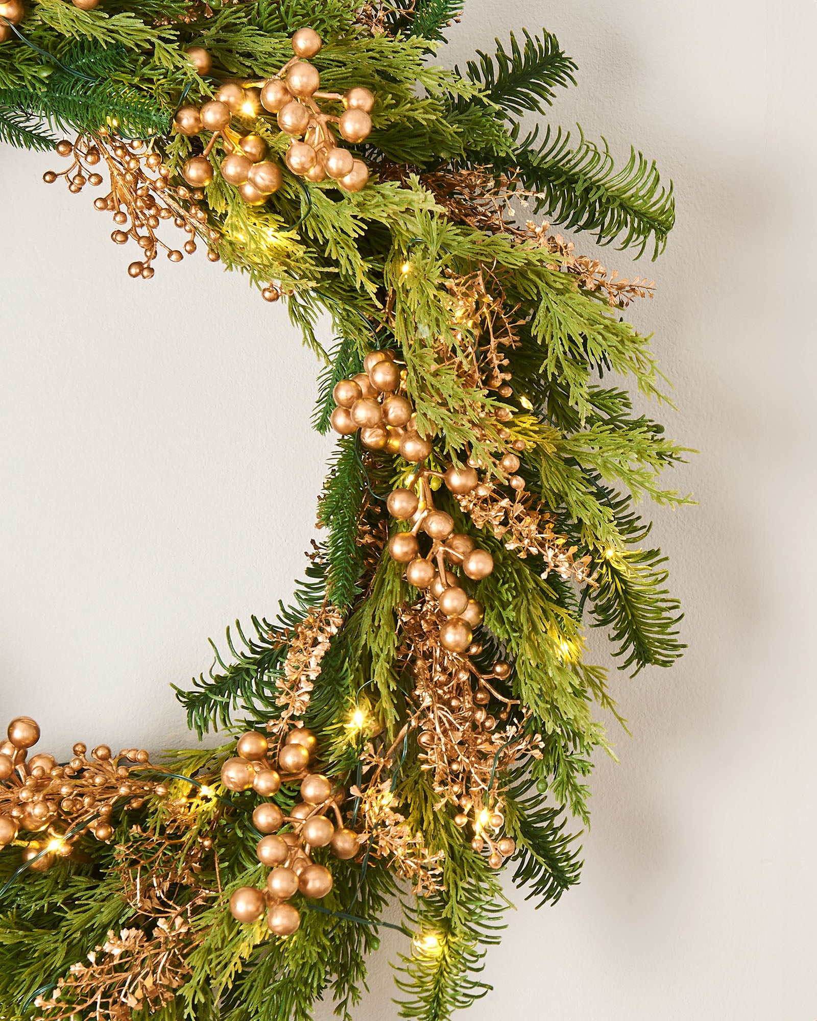 Pre-Lit Gold Berry Mixed Tip Wreath, 76 cm