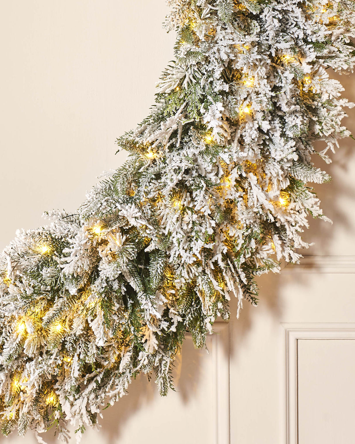 Pre-Lit Snow Flocked Natural Fir Majestic Wreath, 1.5 m