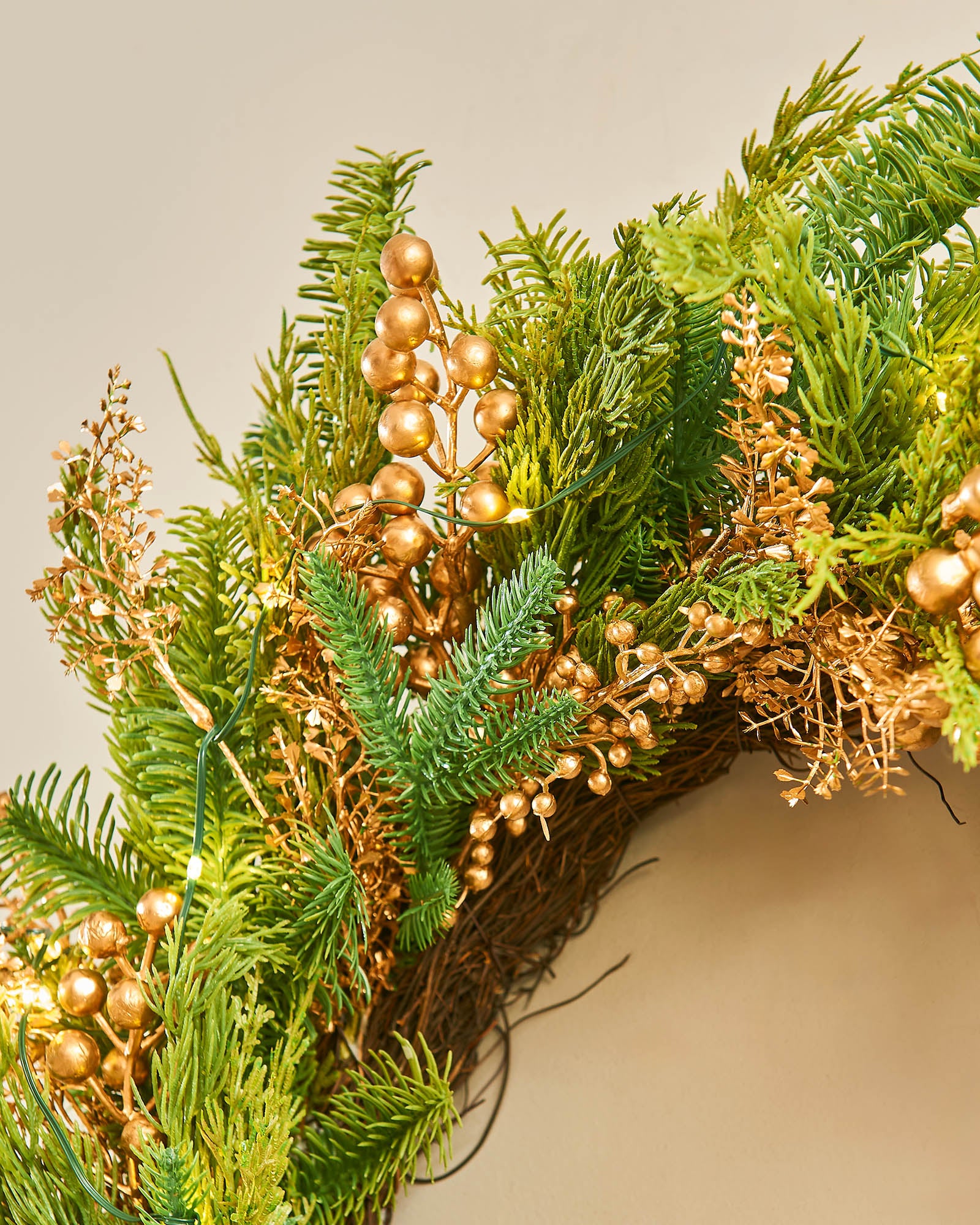 Pre-Lit Gold Berry Mixed Tip Wreath, 76 cm