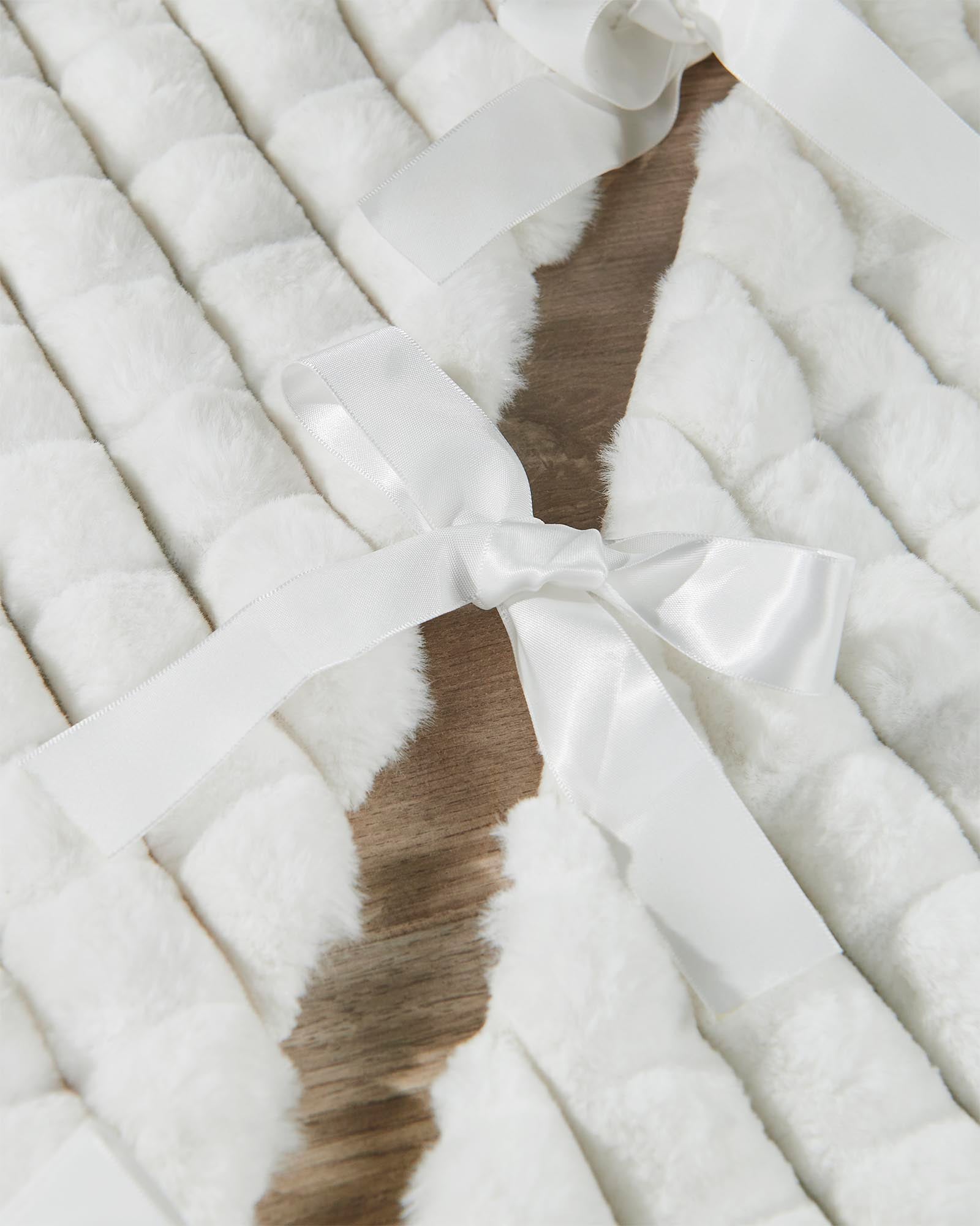 Faux Fur Diamond Tree Skirt, White, 122 cm