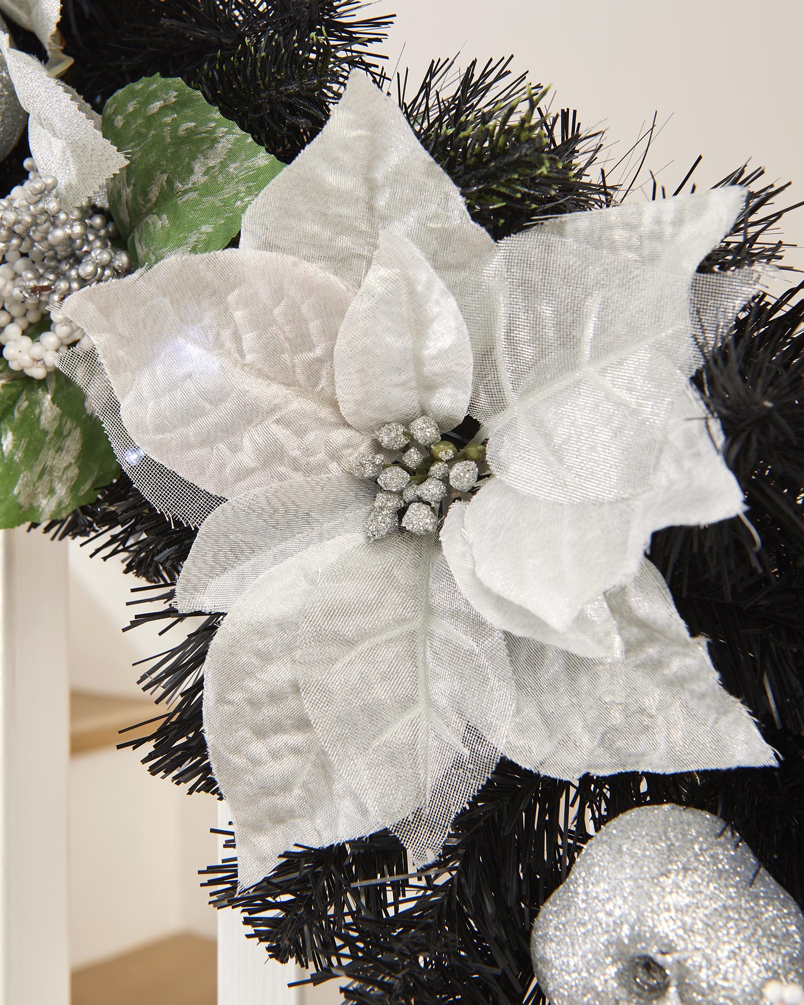 Pre-Lit Decorated Black Garland, White / Silver