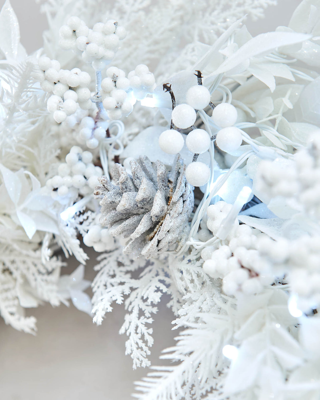 Pre-Lit White Wreath, 76 cm