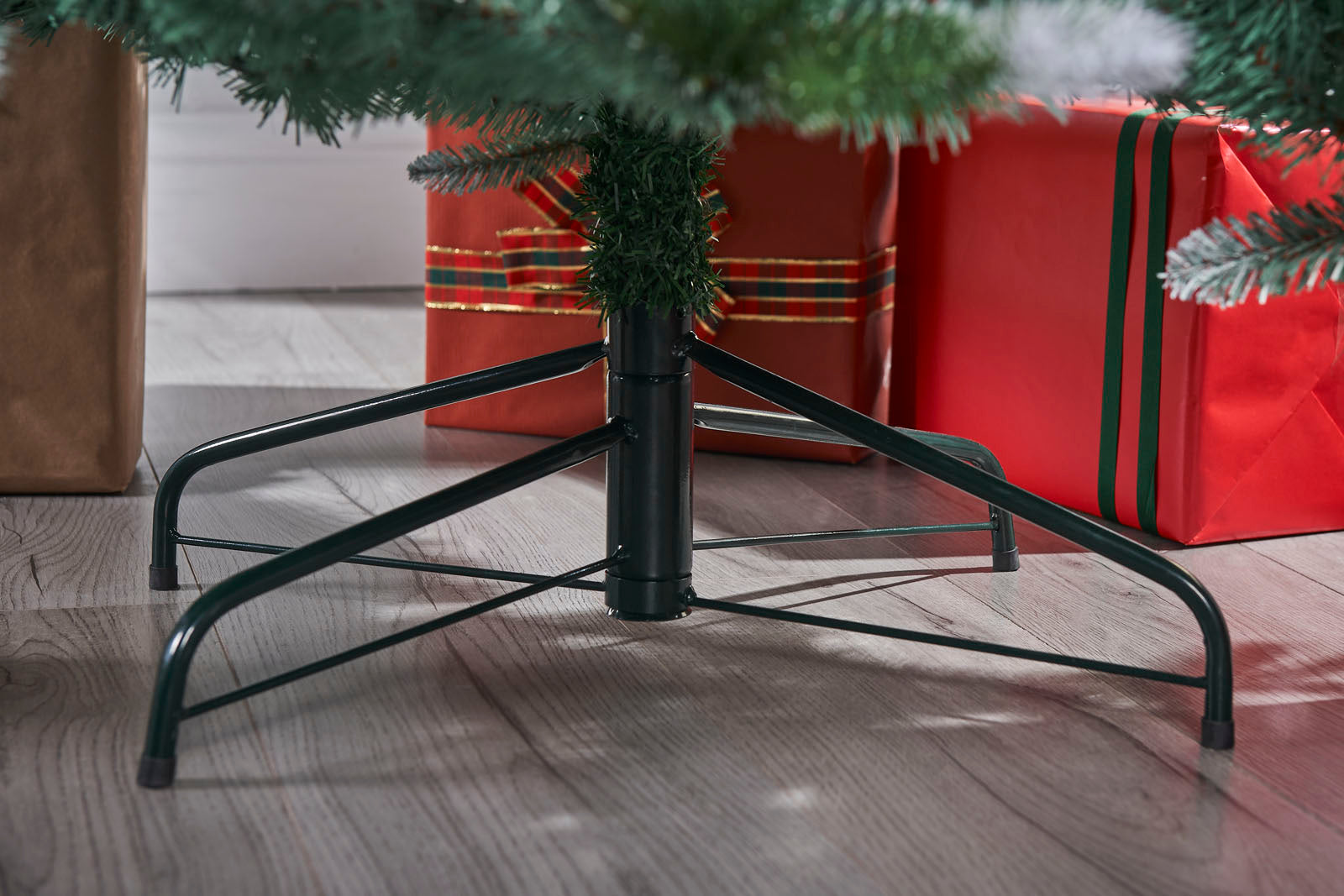 Evergreen Snow Flocked Tip Christmas Tree